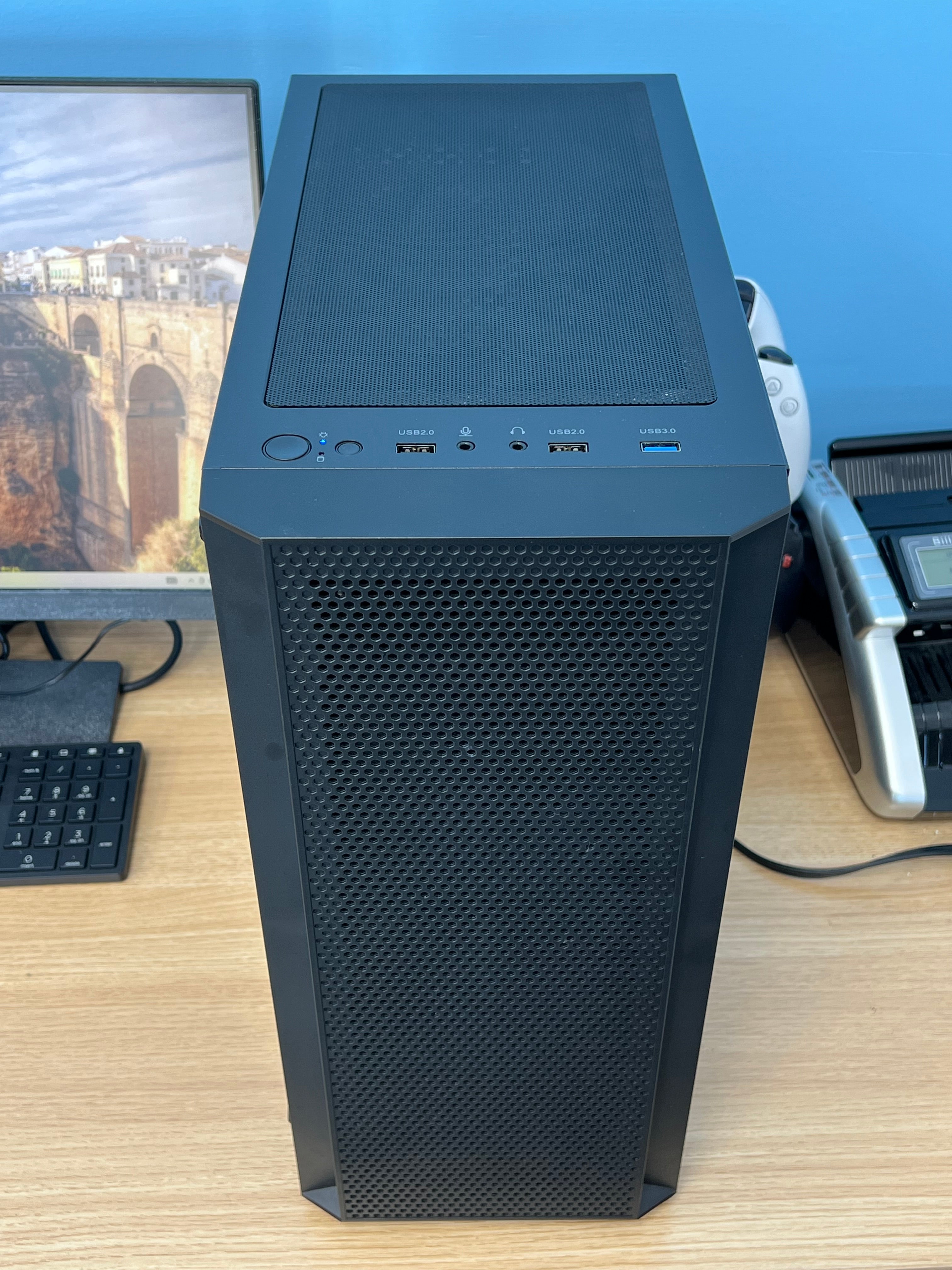 Custom PC Ryzen 5 5600X 32GB RAM 1TB SSD AMD RX 7600 GPU