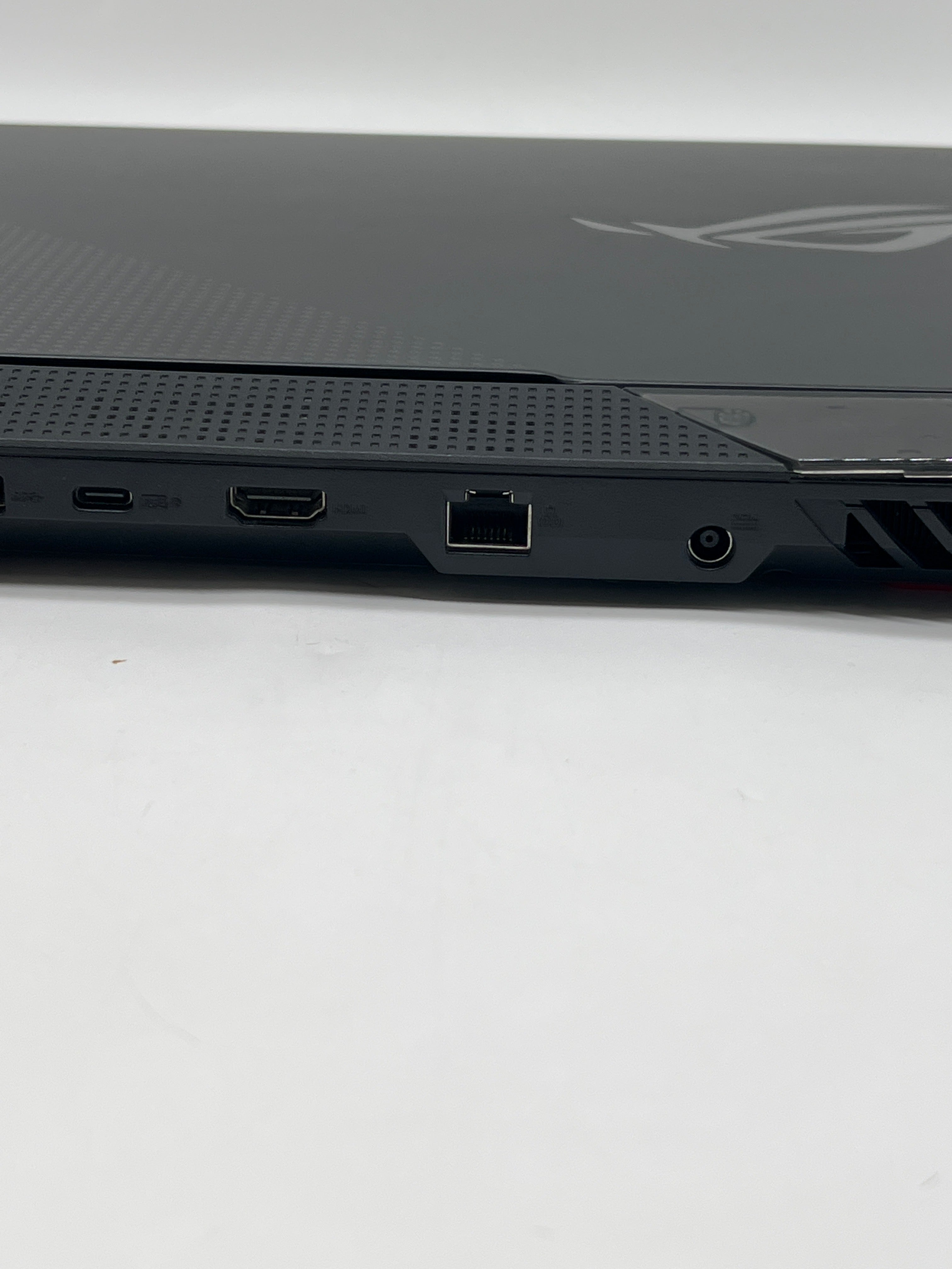 Asus ROG Strix G513QY Ryzen 9 5980HX 16GB RAM 512GB SSD Radeon RX 6800M - Used