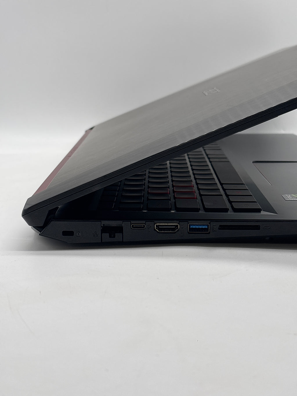 Acer Nitro 5 N17C1 15.6" i5-8300H 8GB RAM 1TB HDD GTX 1050