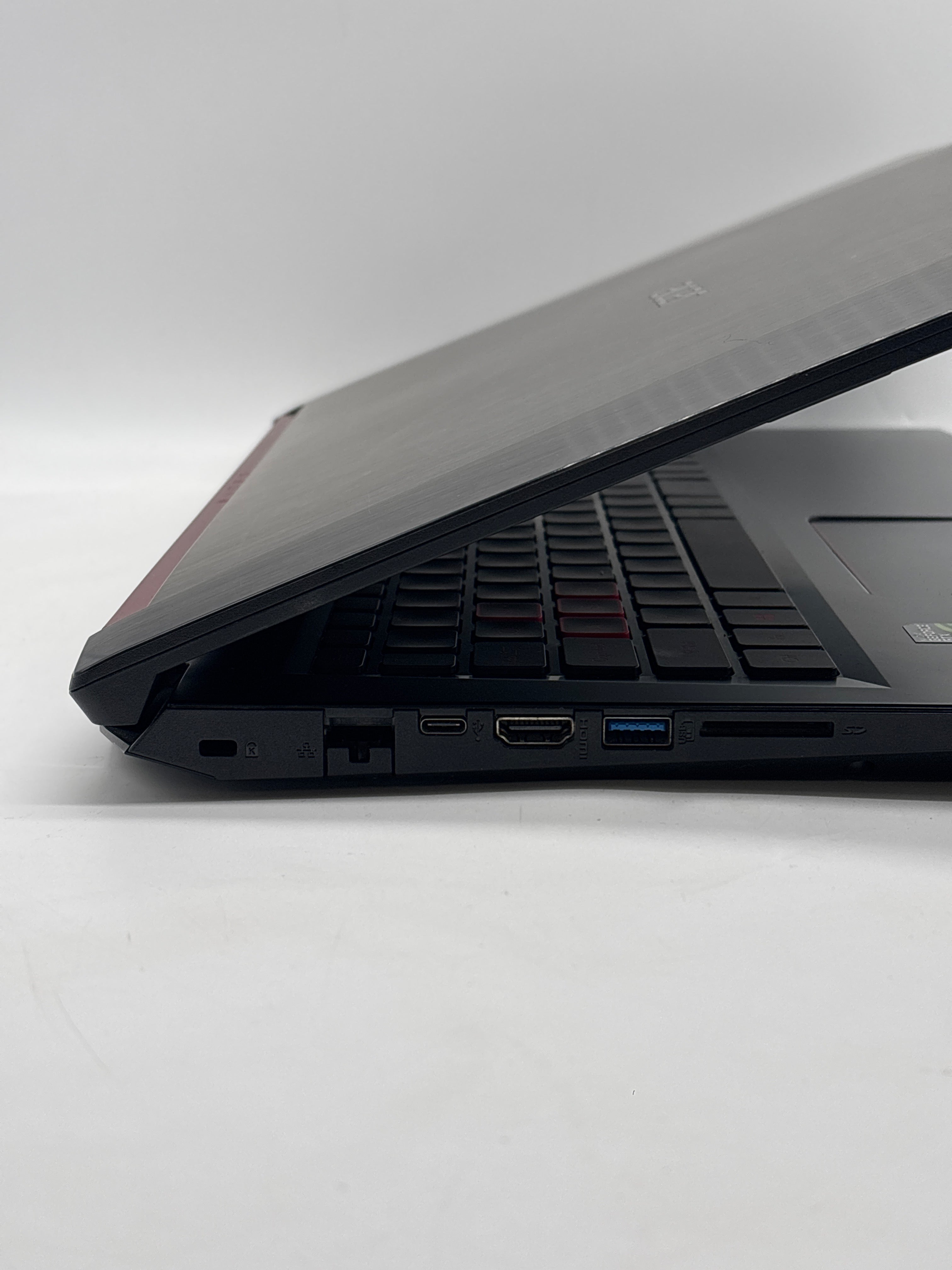 Acer Nitro 5 N17C1 15.6" i5-8300H 8GB RAM 1TB HDD GTX 1050