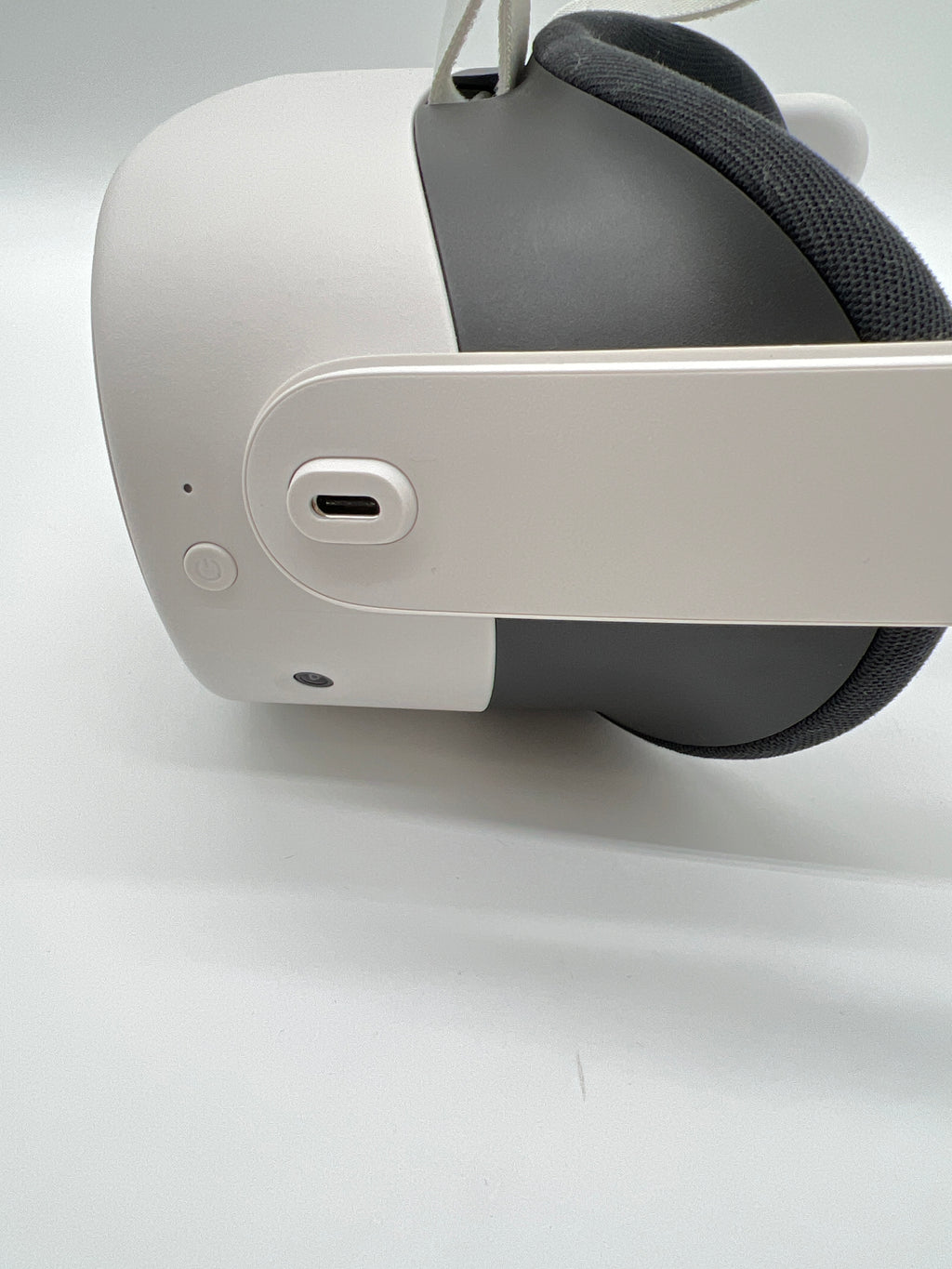 Used Meta Quest 3s VR Headset 128GB White Controllers