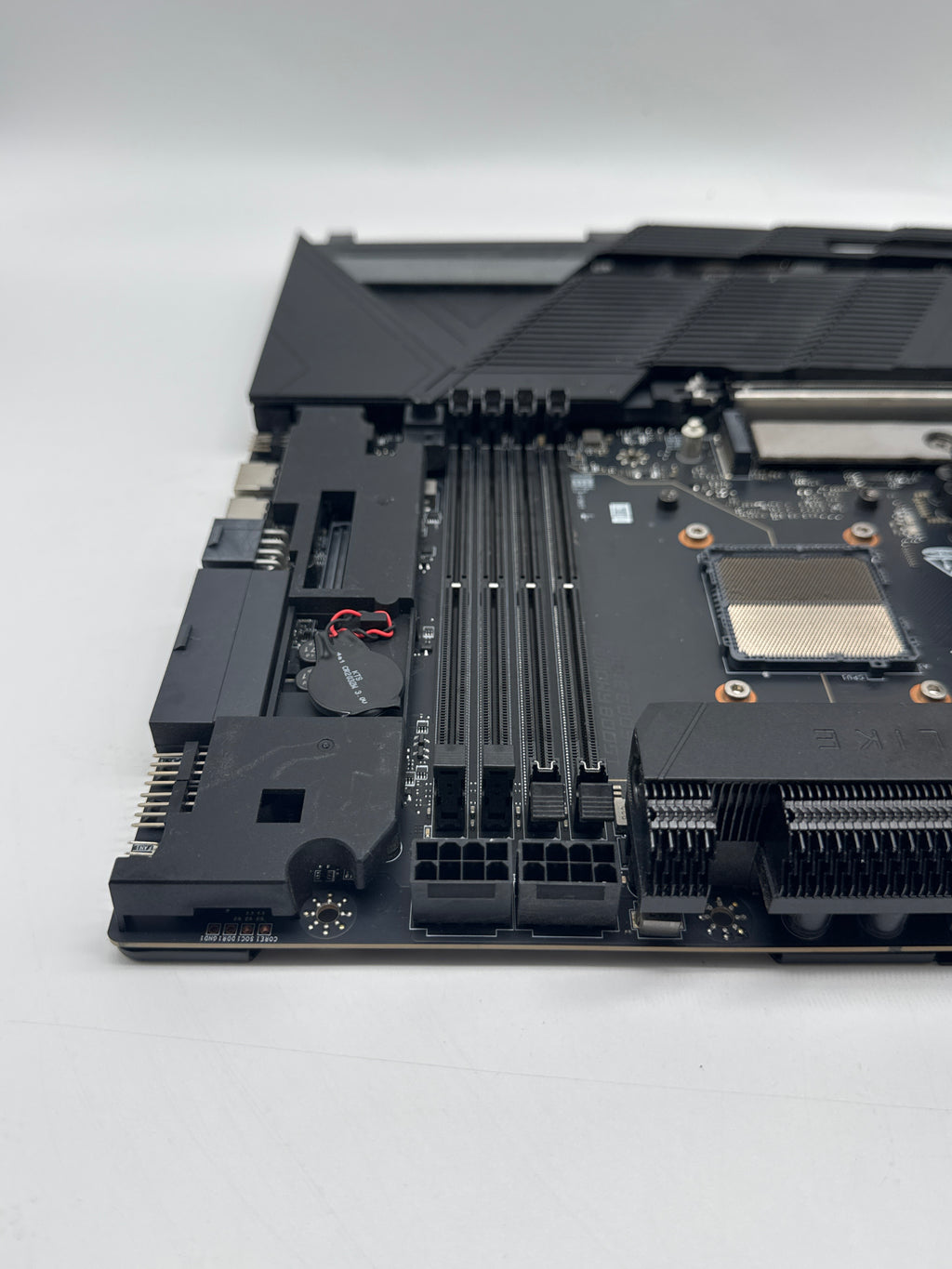 MSI MEG X870E GODLIKE AMD AM5 E-ATX Motherboard Missing CPU Retention Read
