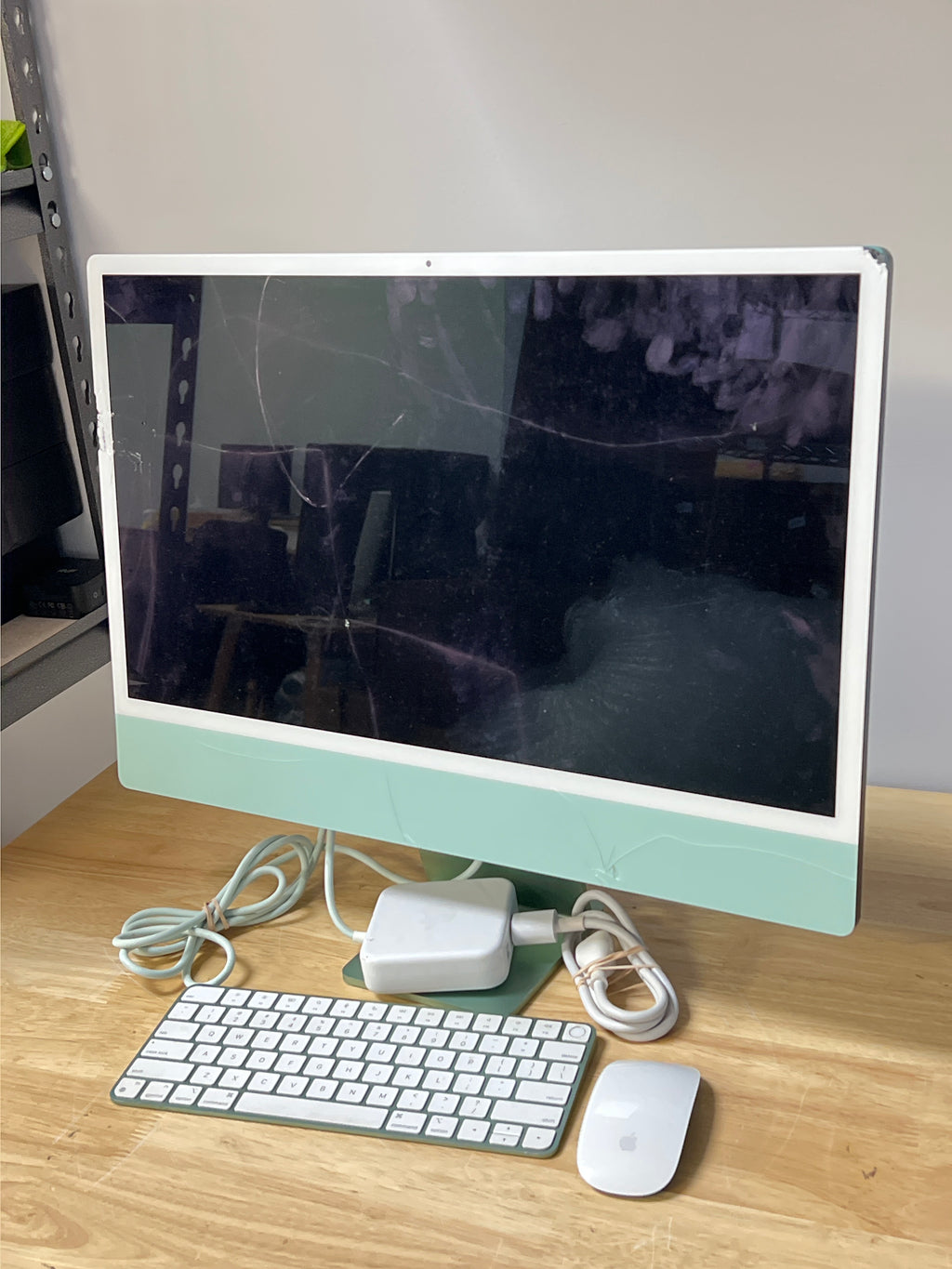 Apple iMac 24" M1 A2438 2021 - Green - For Parts (Cracked Screen)
