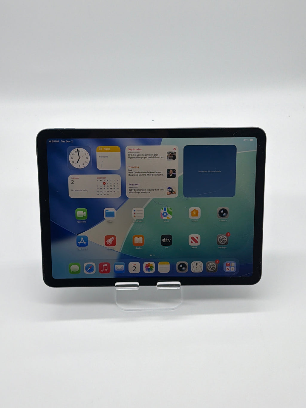 Broken Apple iPad Air 5th Gen 10.9" 8GB RAM 64GB MME93LL/A Purple Factory Unlocked