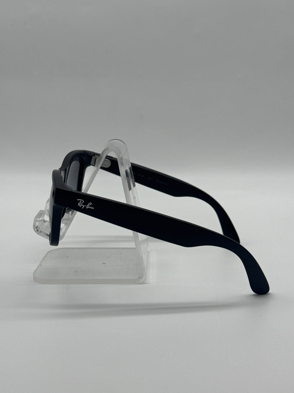 Meta Ray-Ban Wayfarer Smart Glasses Gen 2 RW4012 32GB Black - Used