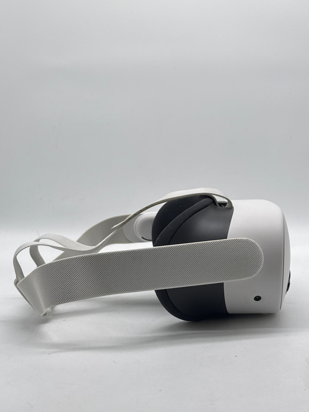 Meta Quest 3S 128GB Standalone All-in-One VR Headset White - Used