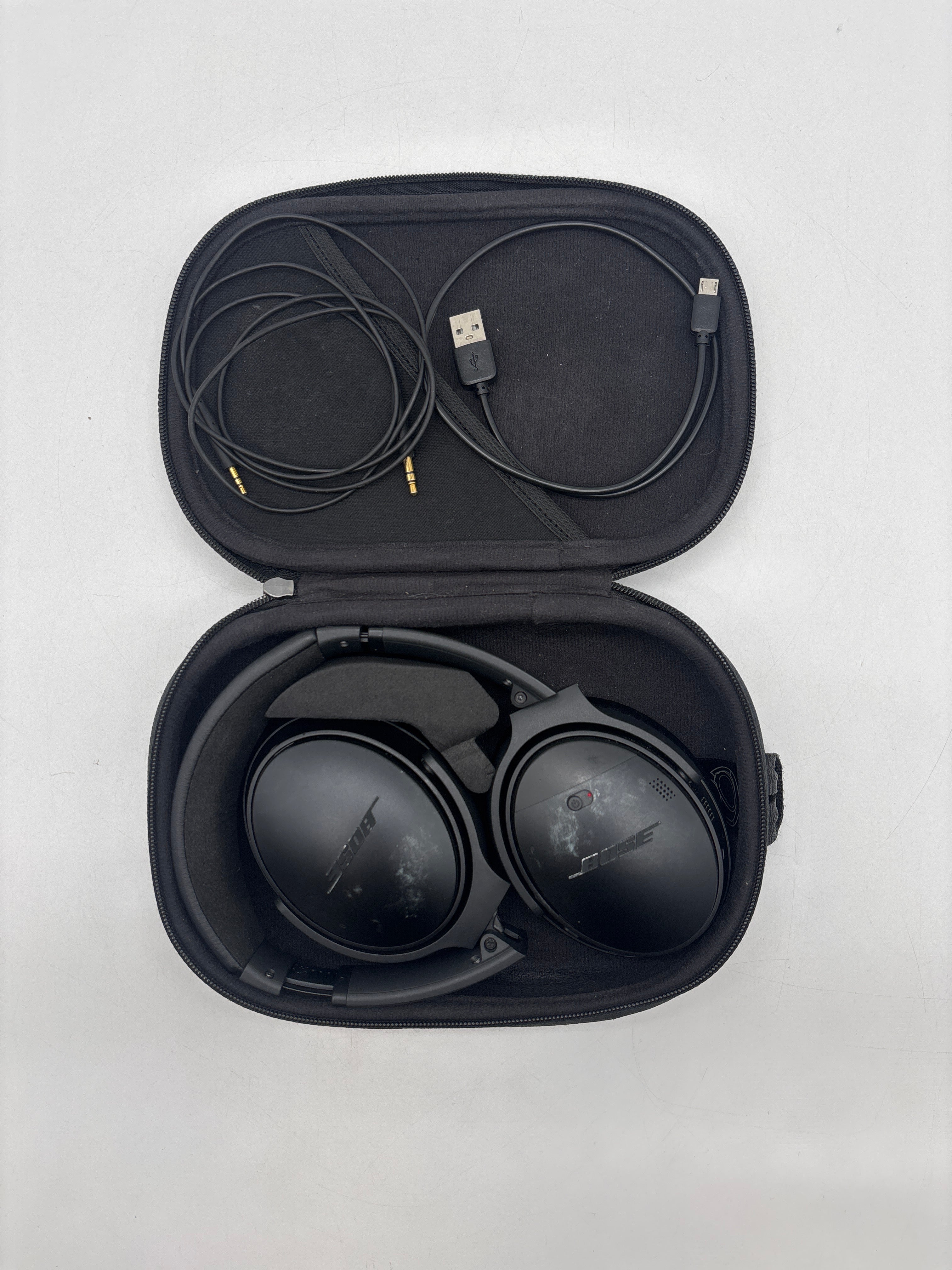Bose QuietComfort 35 QC35 Wireless Noise Cancelling Headphones – Case & Charger