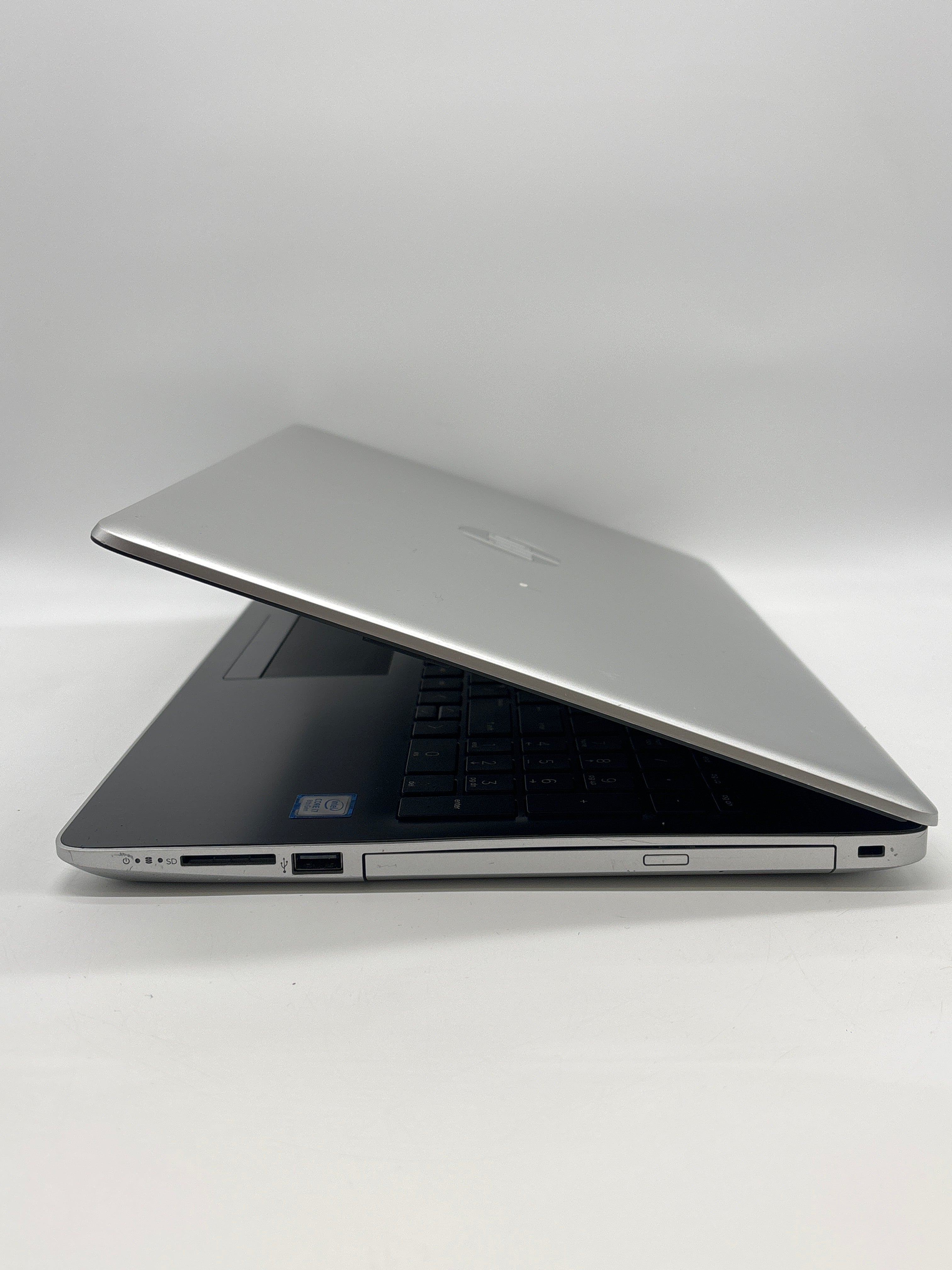 HP 15-da0073wm Intel Core i7-8550U 1TB SSD 4GB RAM