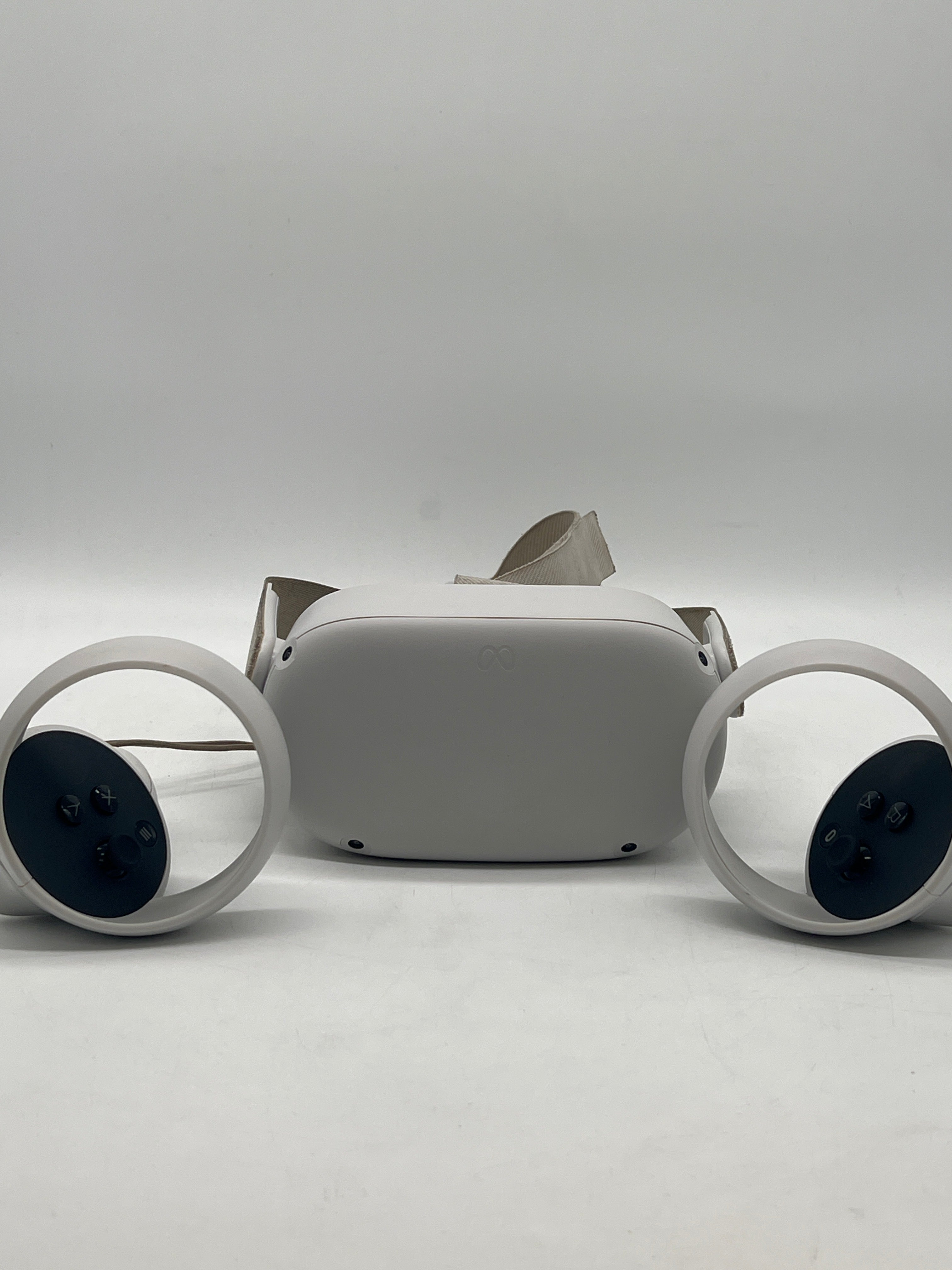 Meta Quest 2 VR Headset White 64GB - For Parts (Missing face cushion)
