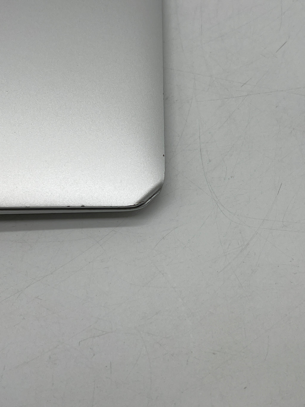 MacBook Air A1465 i5 4GB RAM 128GB SSD - Used