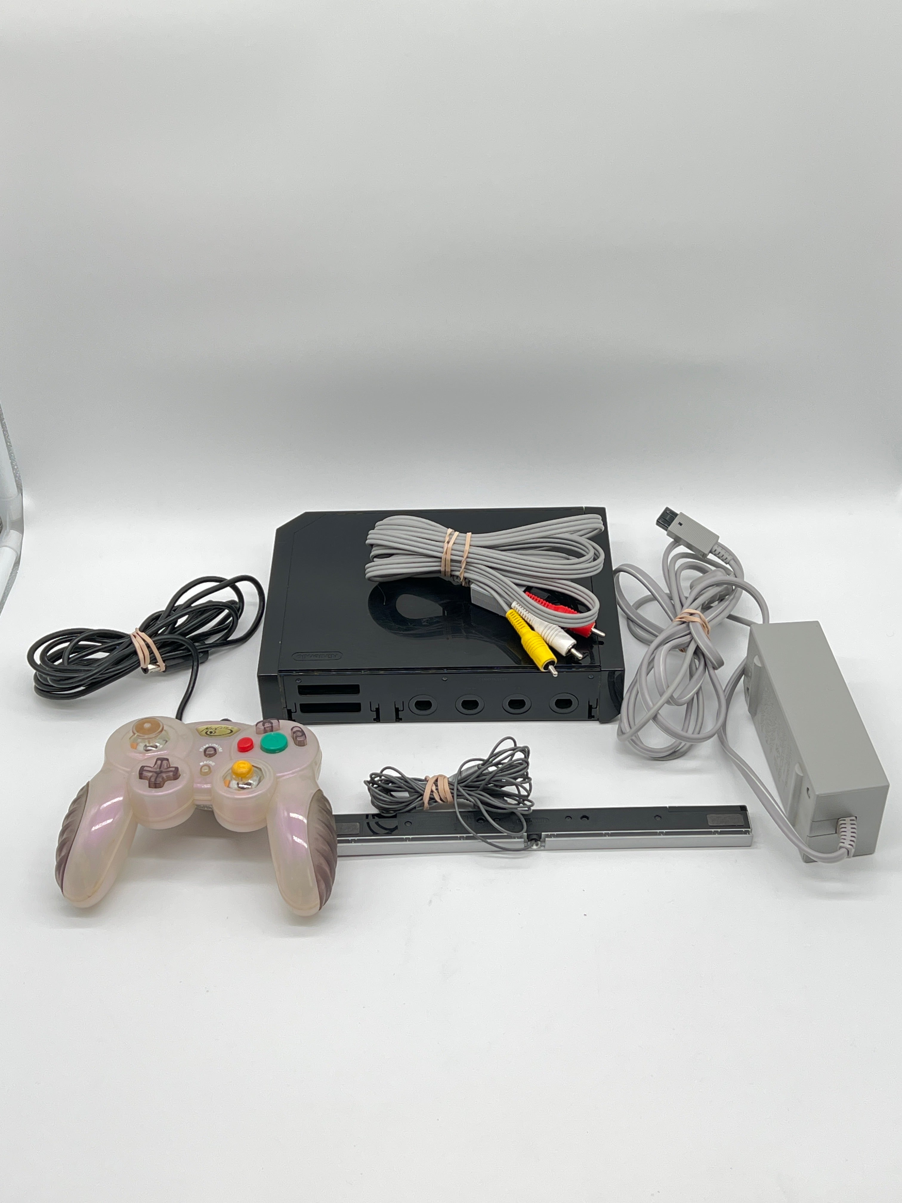 Nintendo Wii Console Bundle Black 2006 RVL-001 with Controller Used
