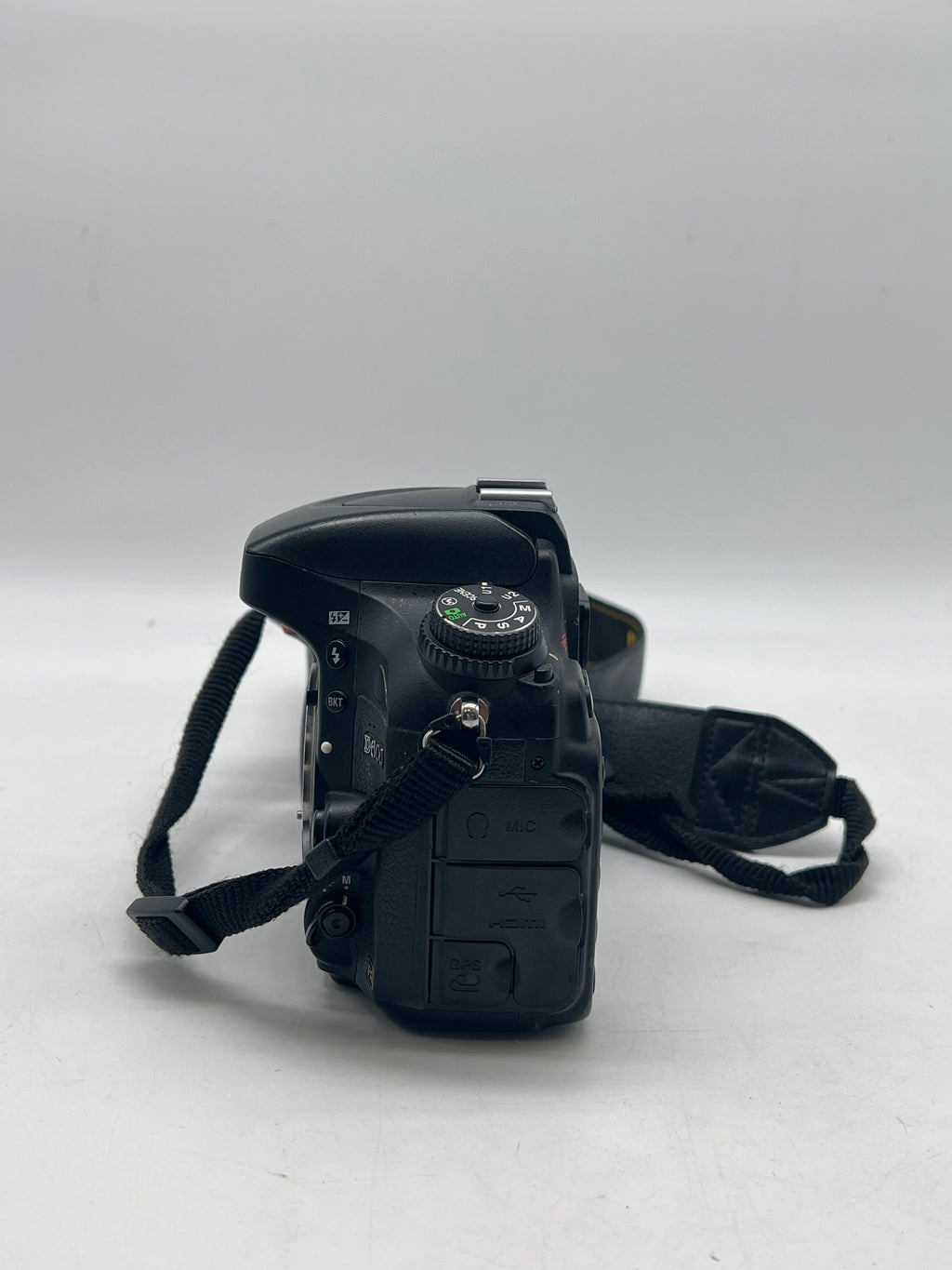 Nikon D600 Digital Camera Black w/ Nikon DX Af-S Nikkor 35mm- For Parts Read Desc