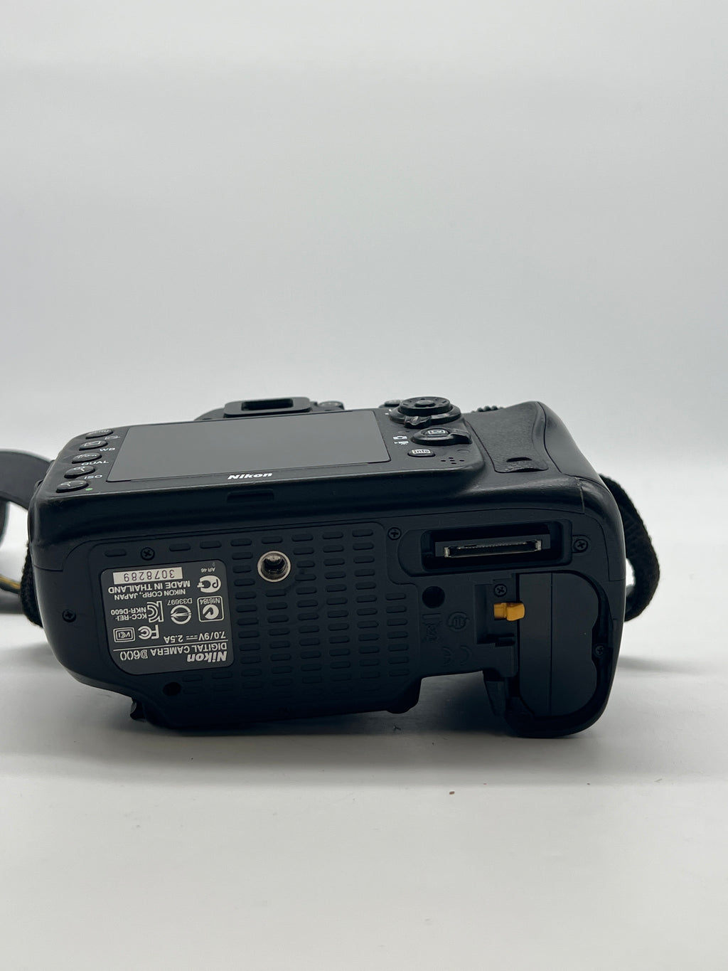 Nikon D600 Digital Camera Black w/ Nikon DX Af-S Nikkor 35mm- For Parts Read Desc