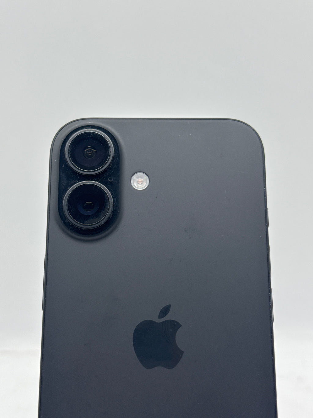 Apple iPhone 16 6.1" 128GB Black - AT&T Locked