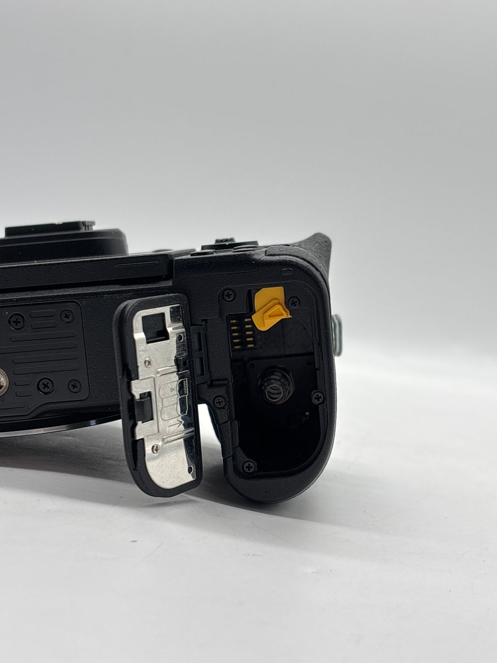 Nikon Z6 Mirrorless w/ NIKKOR Z 24-70mm f/4 S Lens Black - Used
