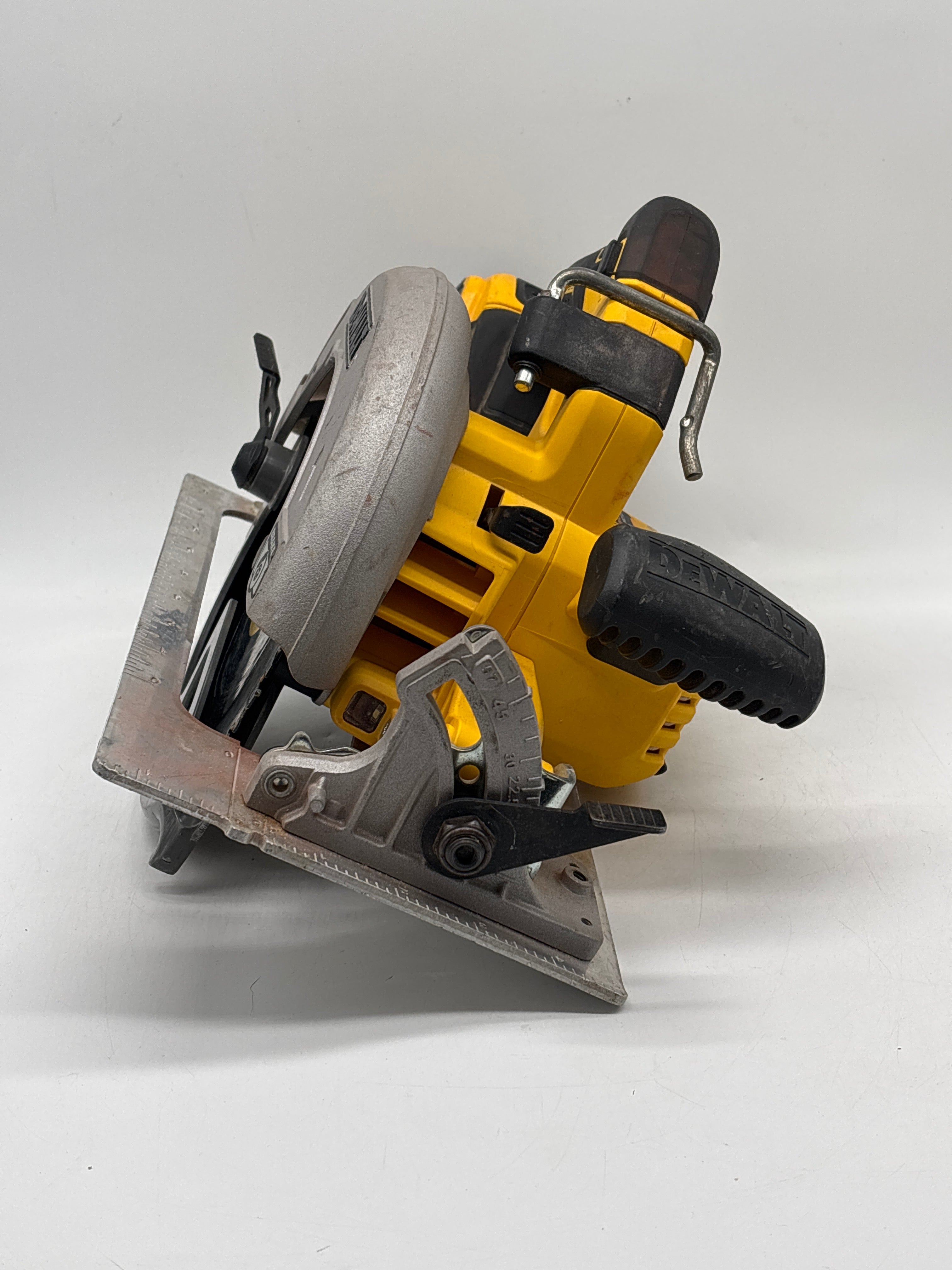 DEWALT DCS590 20V Brushless 7 1/4 in Cordless Circular Saw with Battery