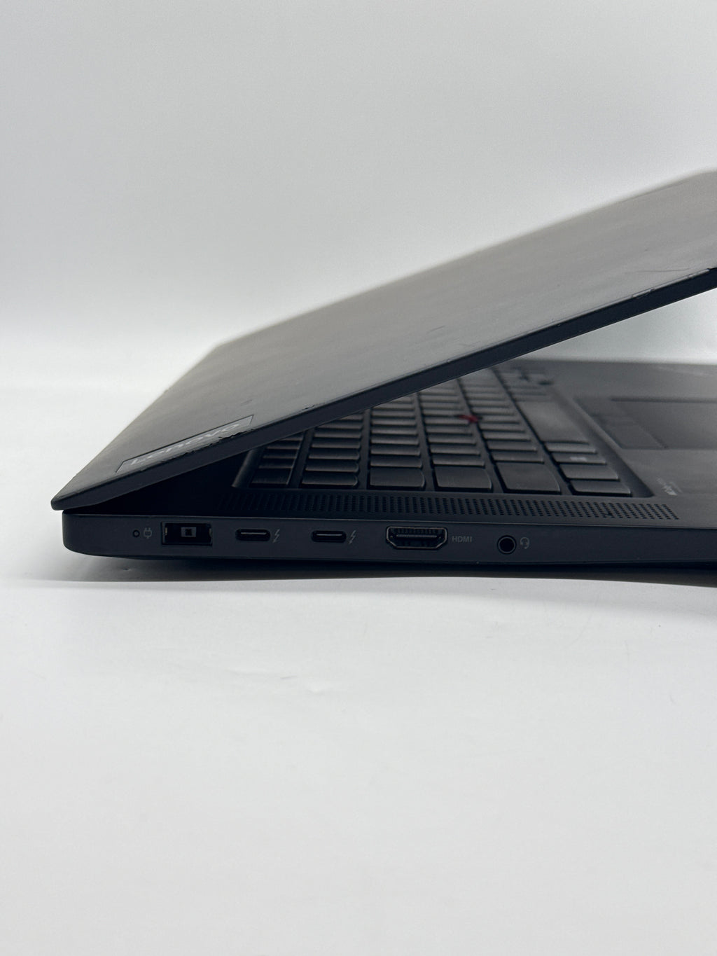 Lenovo ThinkPad P1 Gen 5 16" Core i7-12700H 32GB RAM 1TB SSD - For Parts