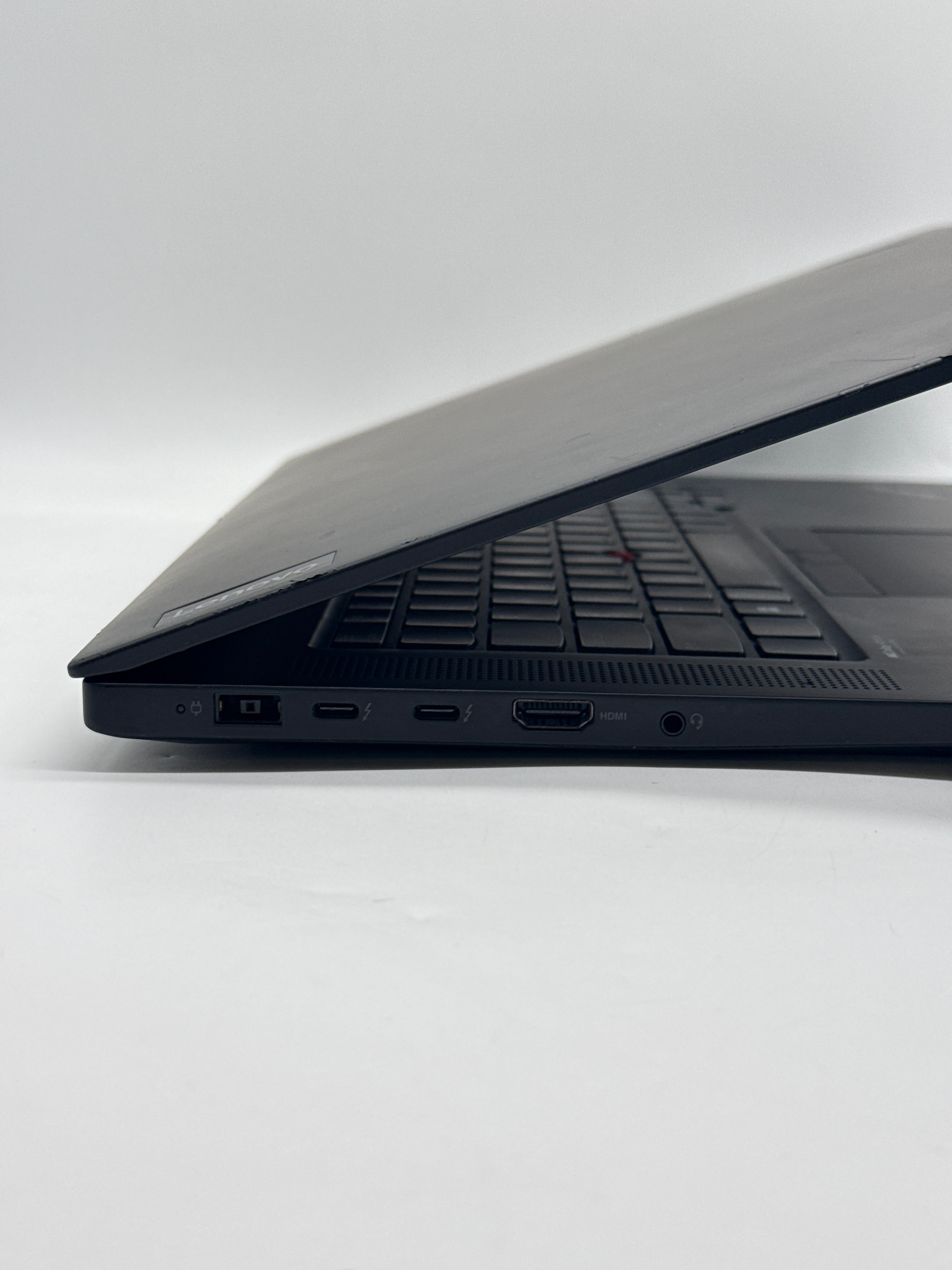 Lenovo ThinkPad P1 Gen 5 16" Core i7-12700H 32GB RAM 1TB SSD - For Parts