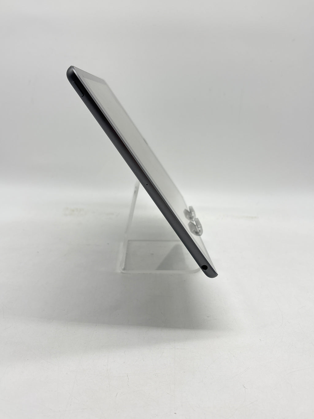 Apple iPad 8th Gen 10.2" A2270 32GB Wi-Fi - Used