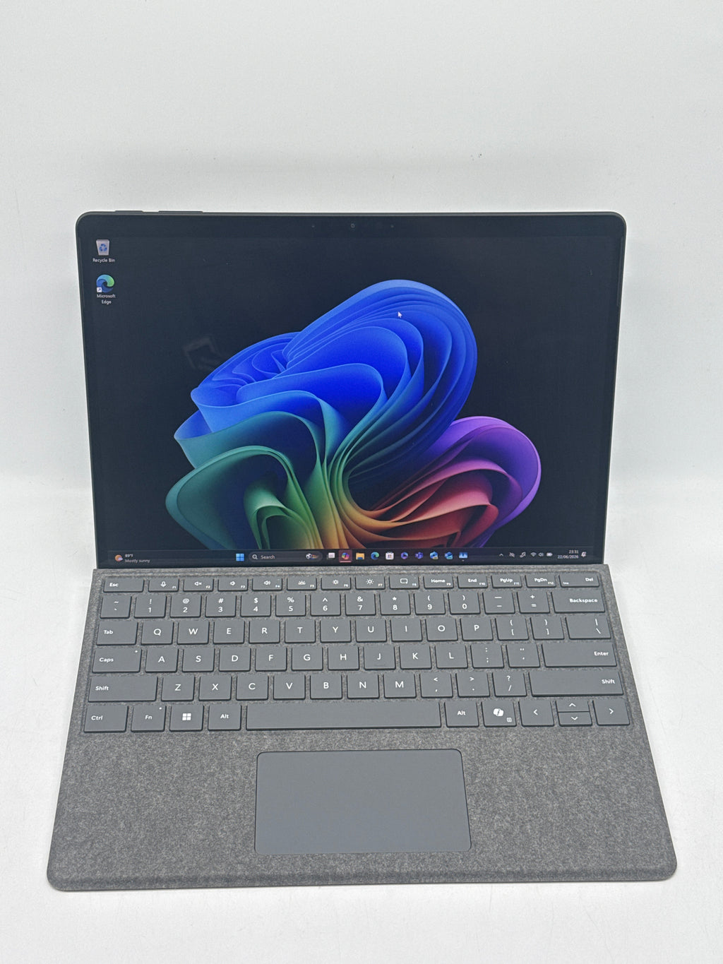 Microsoft Surface Pro 11 2076 Snapdragon X 12-Core 16GB RAM 256GB SSD