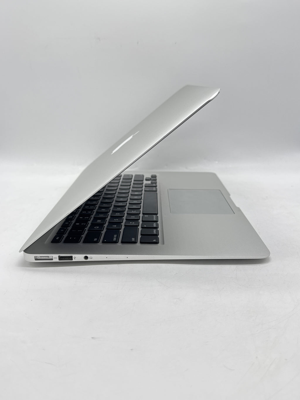 Apple MacBook Air 13in A1466 2015 Core i5 8GB RAM 256GB Flash - Used