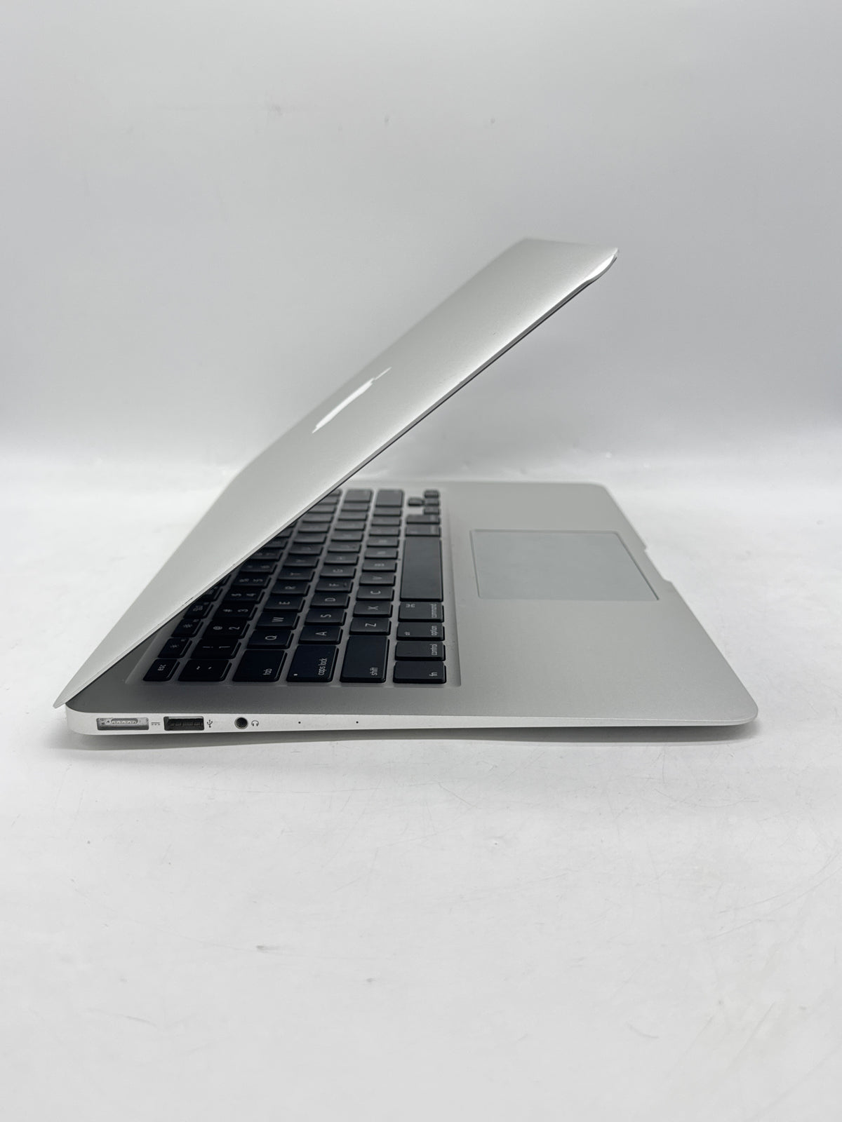 Apple MacBook Air 13in A1466 2015 Core i5 8GB RAM 256GB Flash - Used