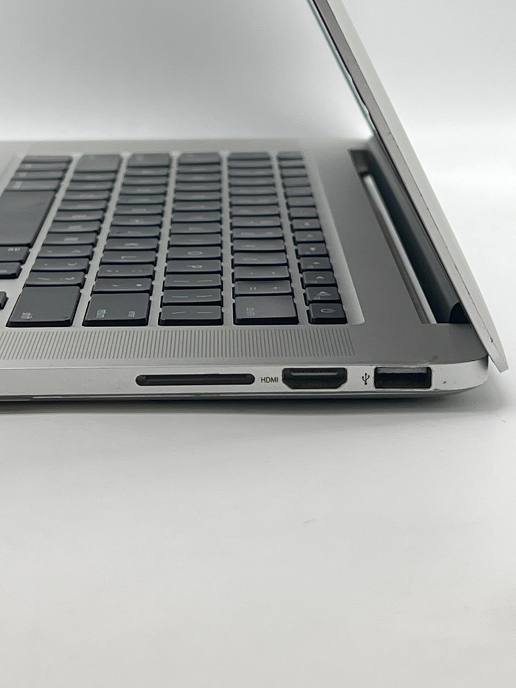 Apple MacBook Pro 15" A1398 Core i7 16GB RAM 256GB SSD - Used (READ)
