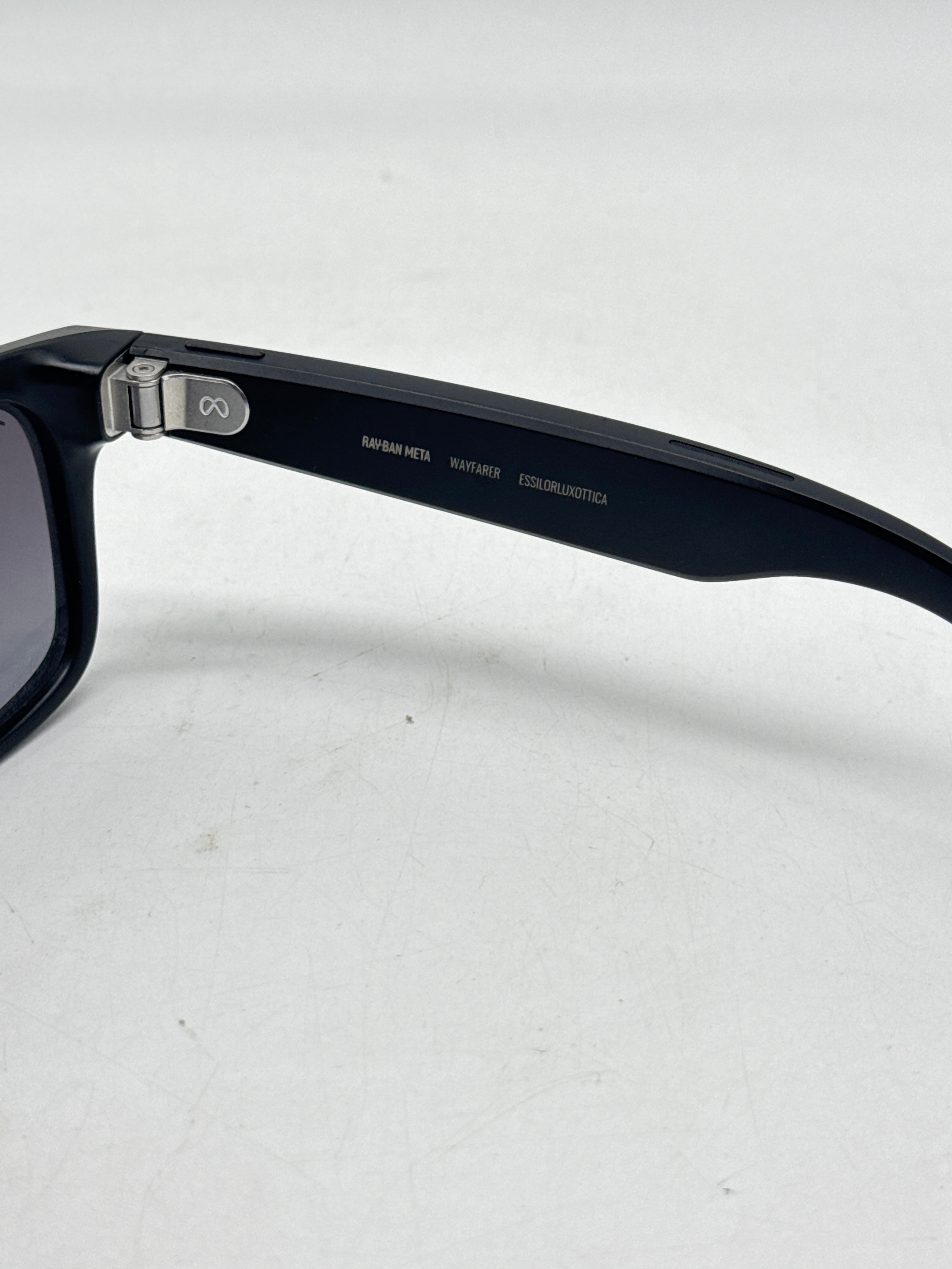 Ray-Ban Meta Wayfarer RW4006 Polarized Matte Black - Used