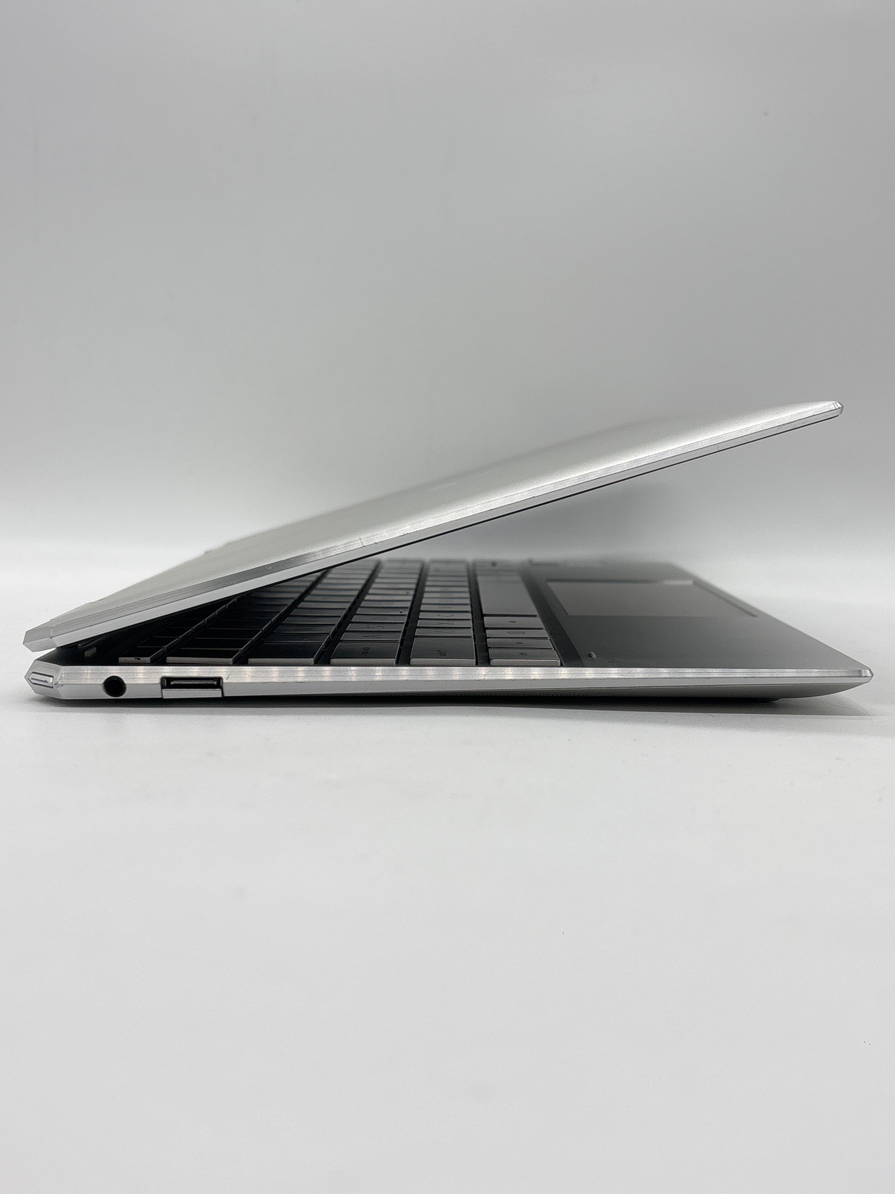 HP Spectre x360 13-aw0013dx i7-1065G7 8GB RAM 512GB SSD