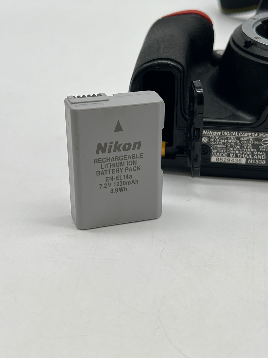 Nikon D5600 Digital SLR Camera Black 24.2 MP With Lens - Used