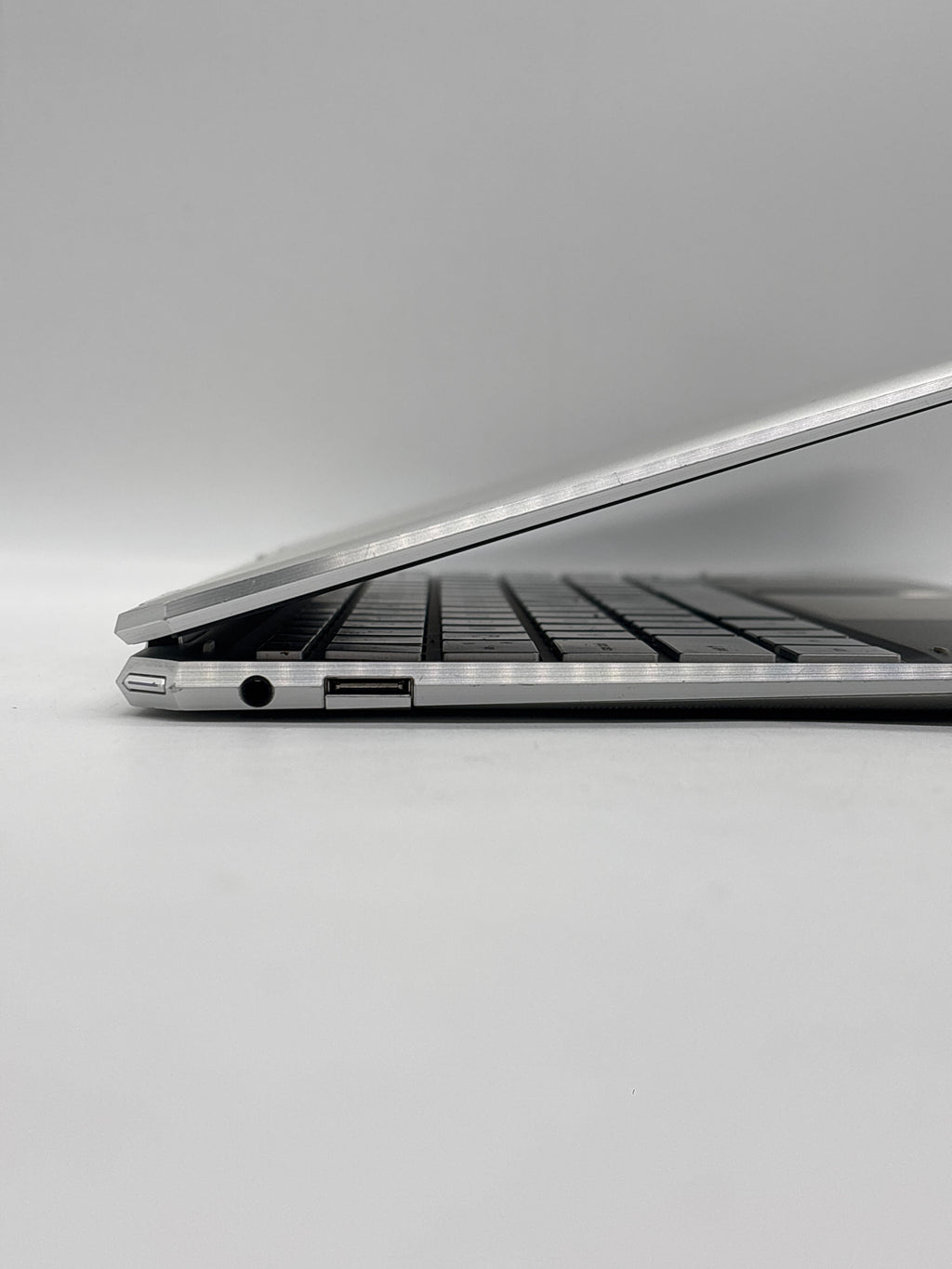HP Spectre x360 13-aw0013dx i7-1065G7 8GB RAM 512GB SSD