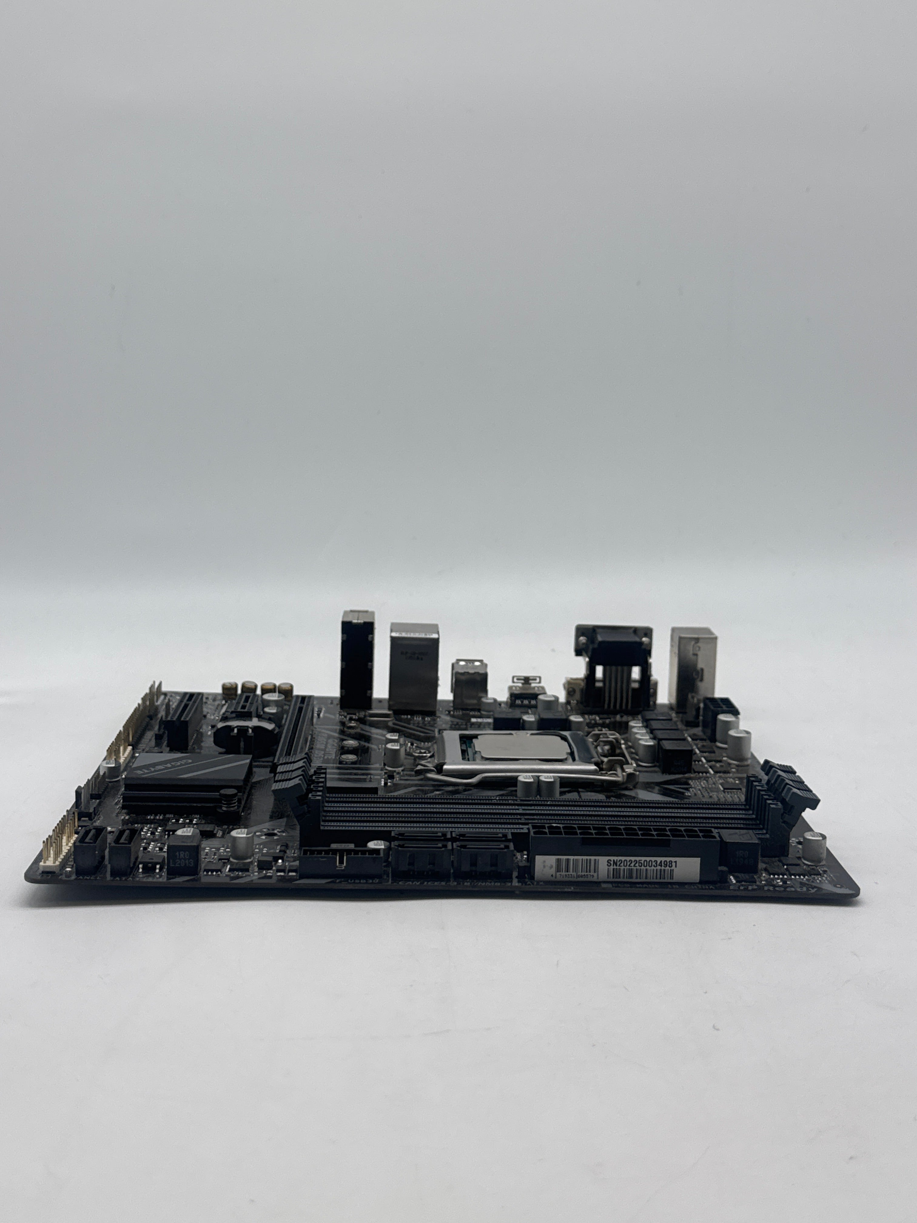 GIGABYTE B365M DS3H LGA1151 Motherboard w/ Intel Core i5-9400F 6 Cores 2.90GHz