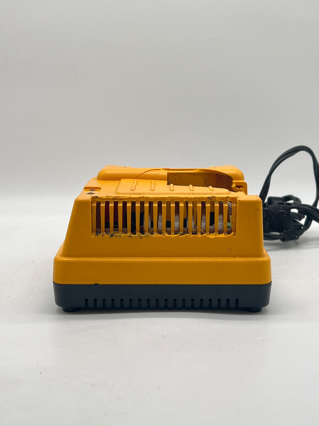 Dewalt DC9360 36V Battery  & DC9000 28V-36V Battery Charger - For Parts (Read DESC)