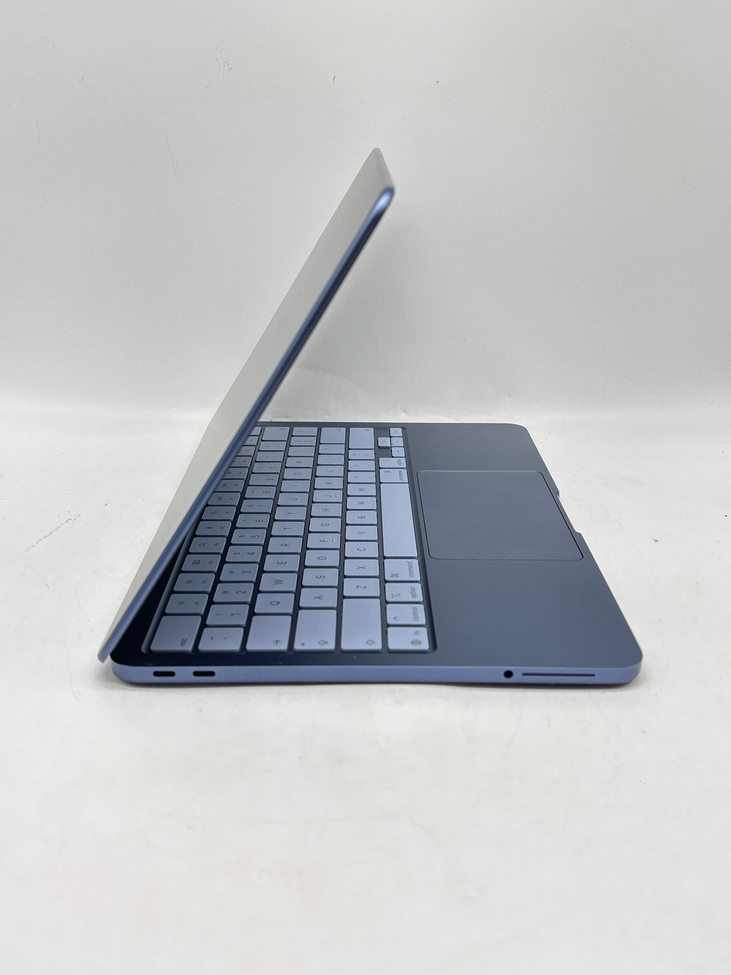 Apple MacBook NEO A3404 13" Apple A18 Pro 8GB RAM 256GB SSD Blue - Used