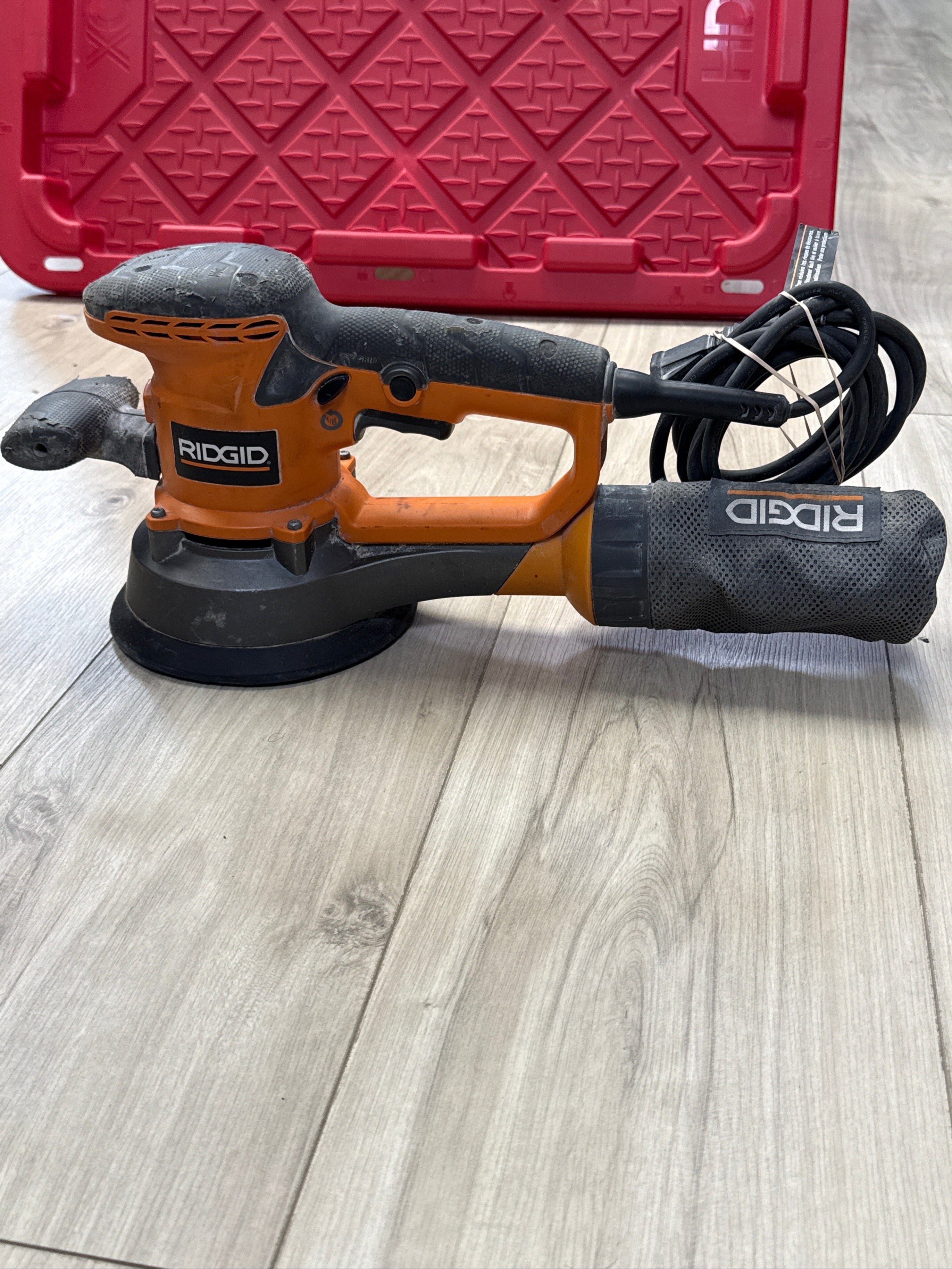 RIDGID R2611 6-Inch VS Random Orbit Sander Corded Electric Orbital Sander - Used