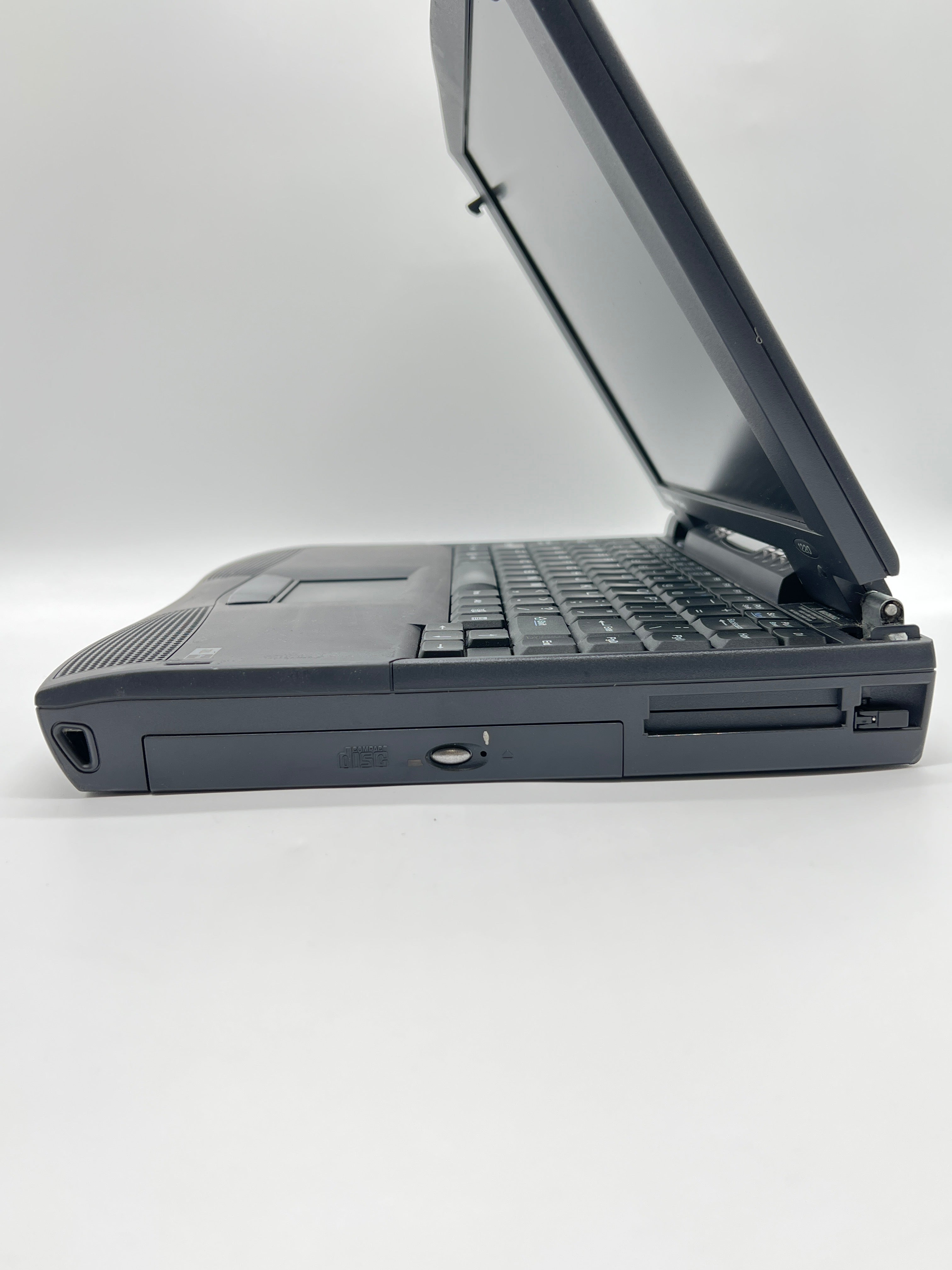 Compaq Presario 1220 12 in Cyrix 200GXm 32 MB Black Laptop-Vintage