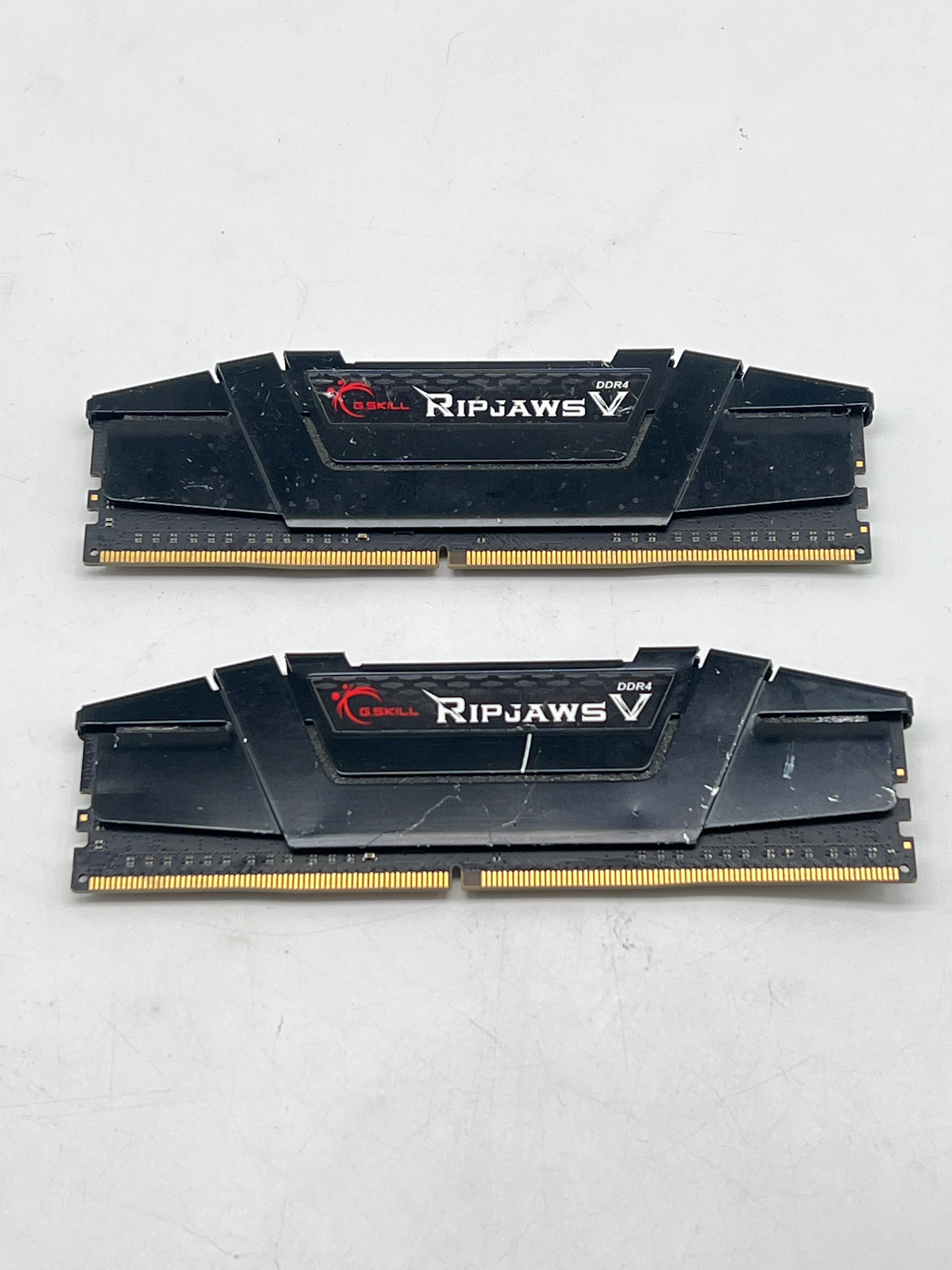 G.Skill RipJaws V 16GB (2x8) RAM DDR4 3200MHz F4-3200C16D-16GVKB - Used