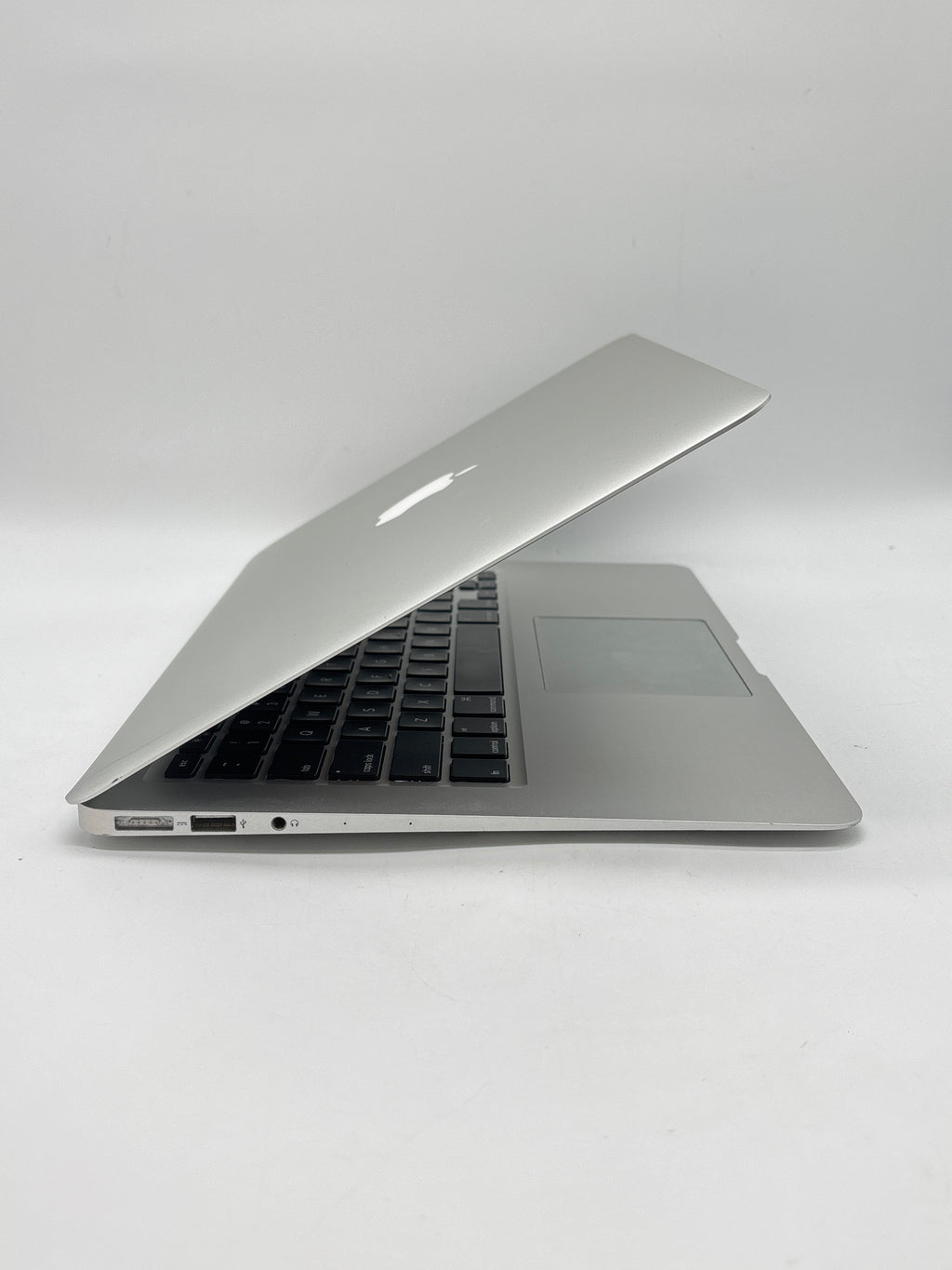 Apple MacBook Air 13" A1466 2015 i7 8GB ram 256GB SSD - For Parts (Read)