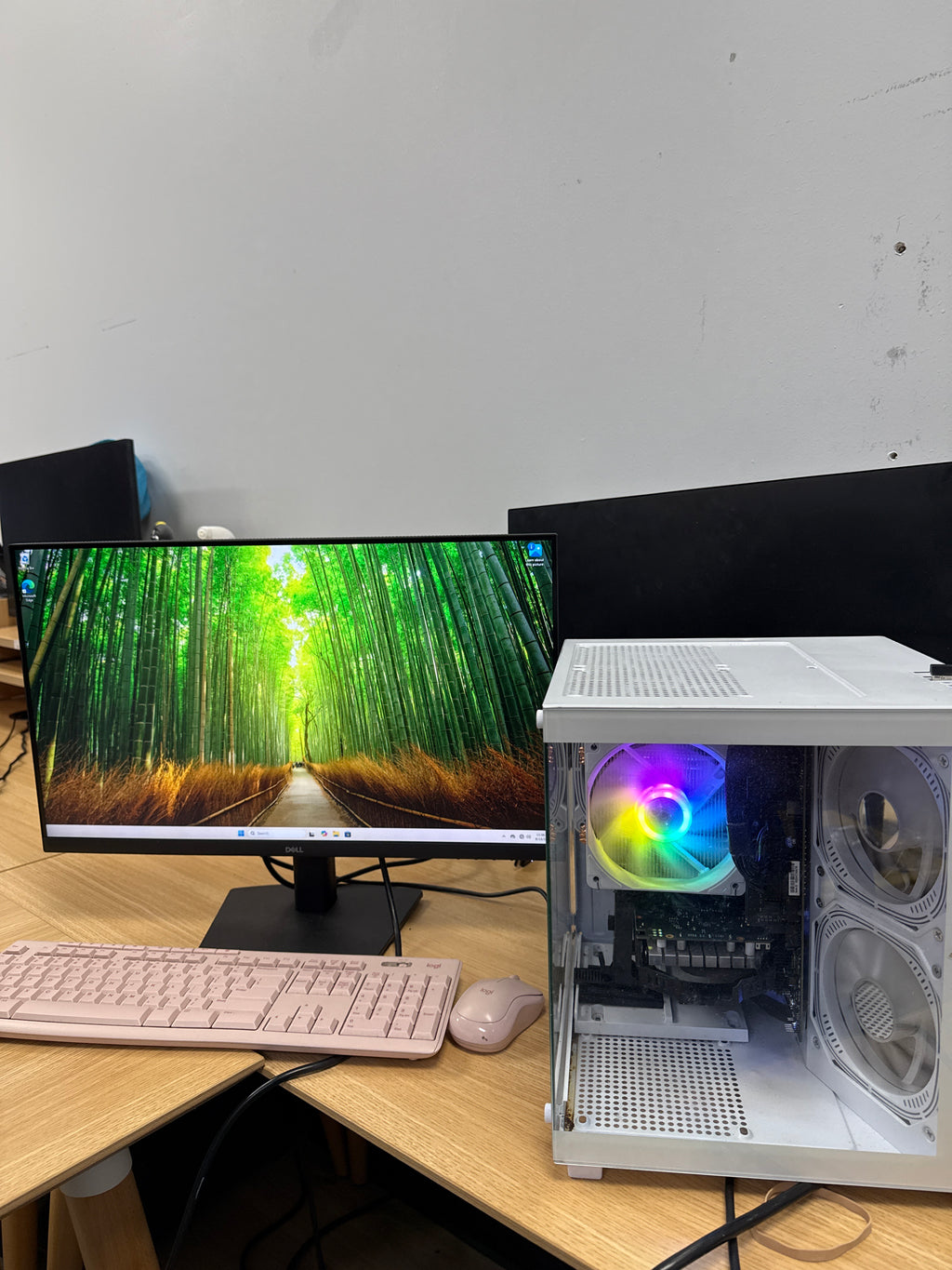 Custom Gaming PC i5-12400F 32GB RAM 1TB SSD RTX 3050 White - Used