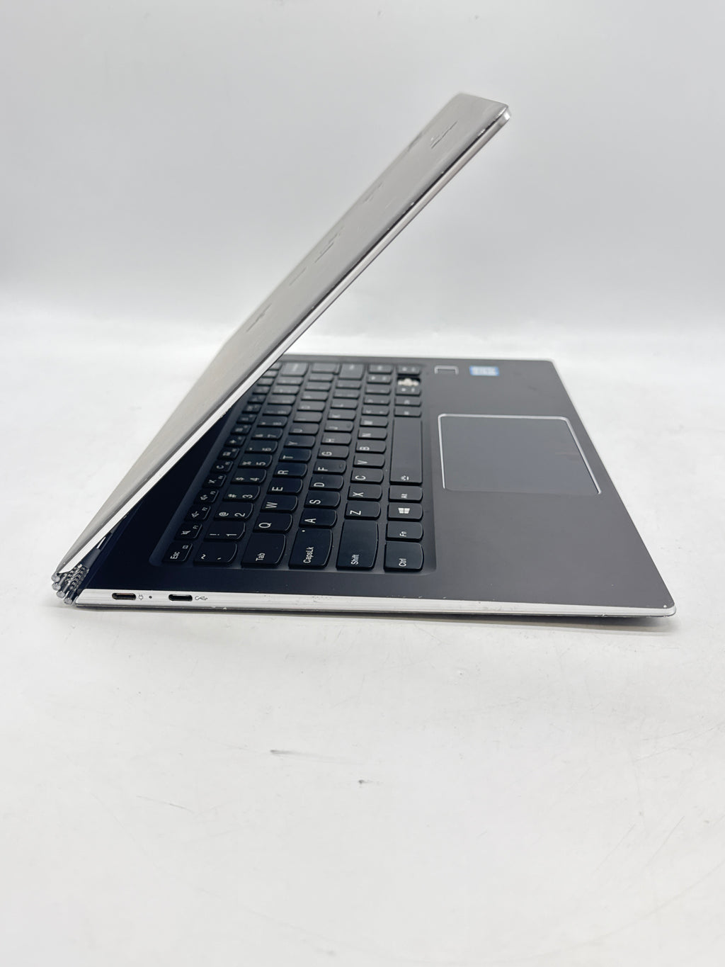 Lenovo Yoga 910-13IKB 13in Core i7 7500U 8GB RAM 256GB SSD - Read