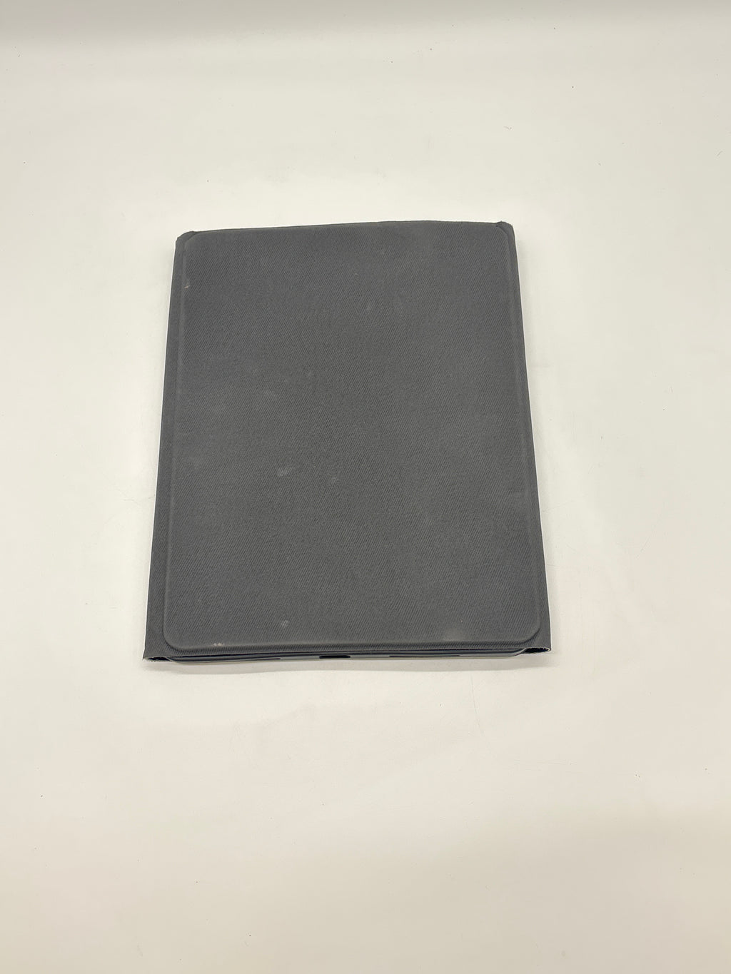 Apple iPad Pro 11" 3rd Gen A2460 256GB Space Gray Wi-Fi only w/ Keyboard