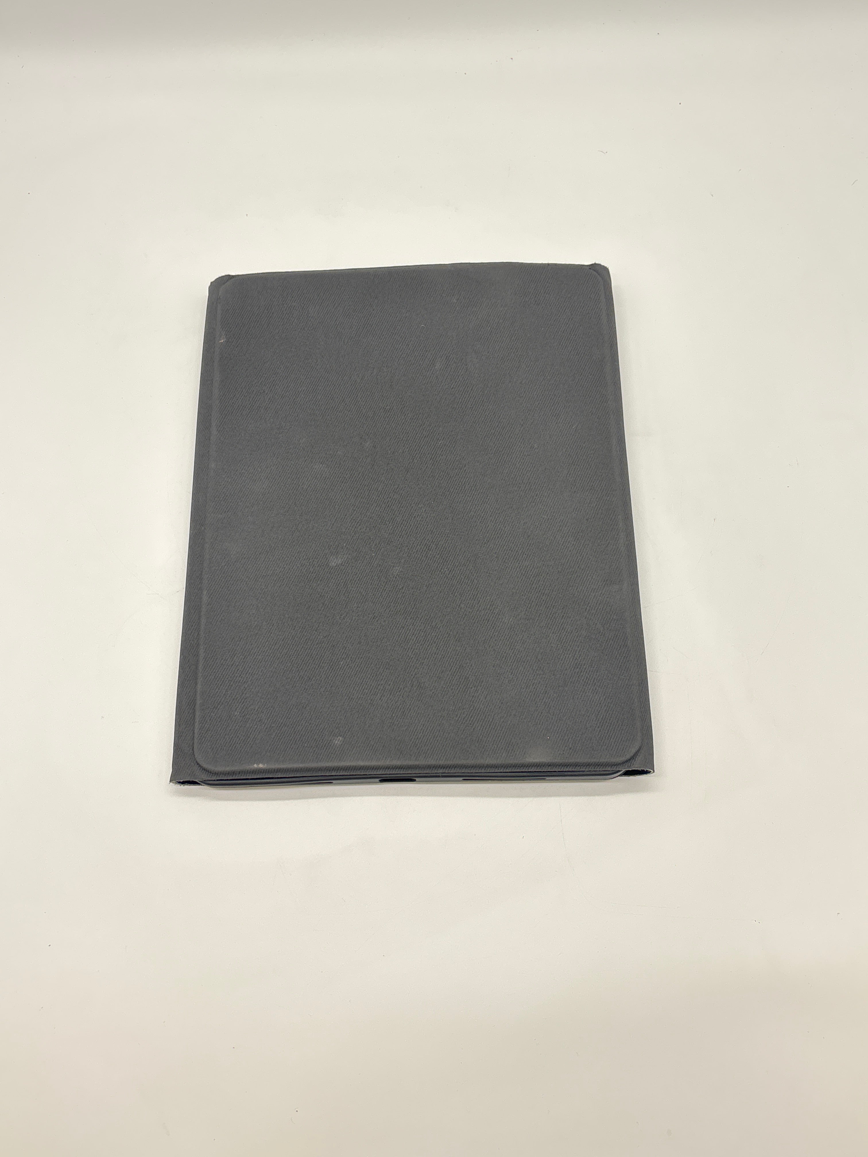 Apple iPad Pro 11" 3rd Gen A2460 256GB Space Gray Wi-Fi only w/ Keyboard