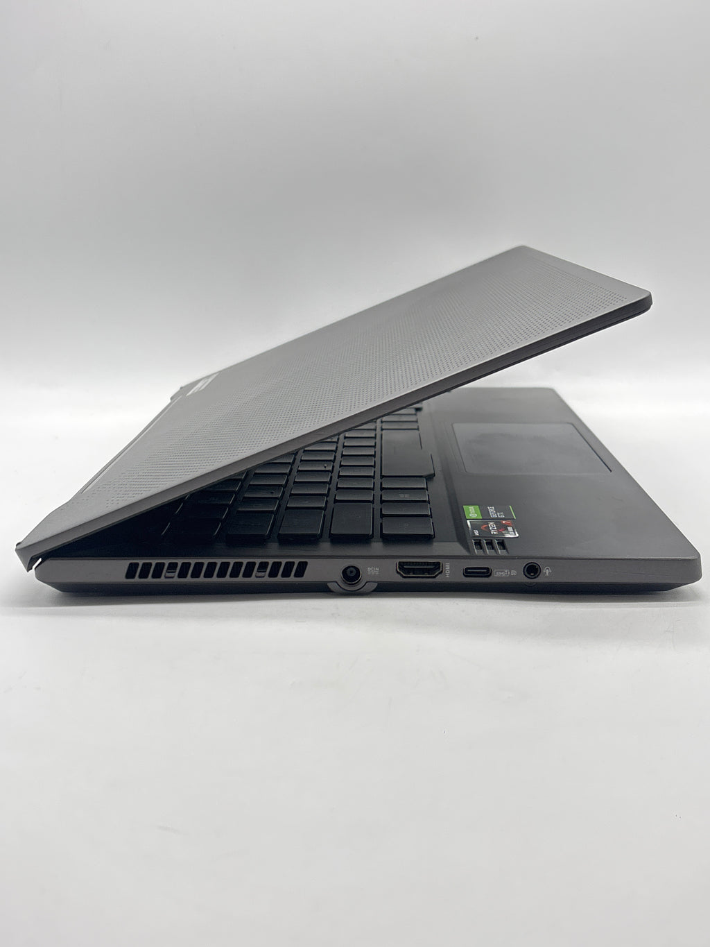 ASUS ROG Zephyrus G14 GA401I 14" AMD Ryzen 7 4800HS 8GB RAM 512GB SSD GTX 1650 Metallic Gray - Used
