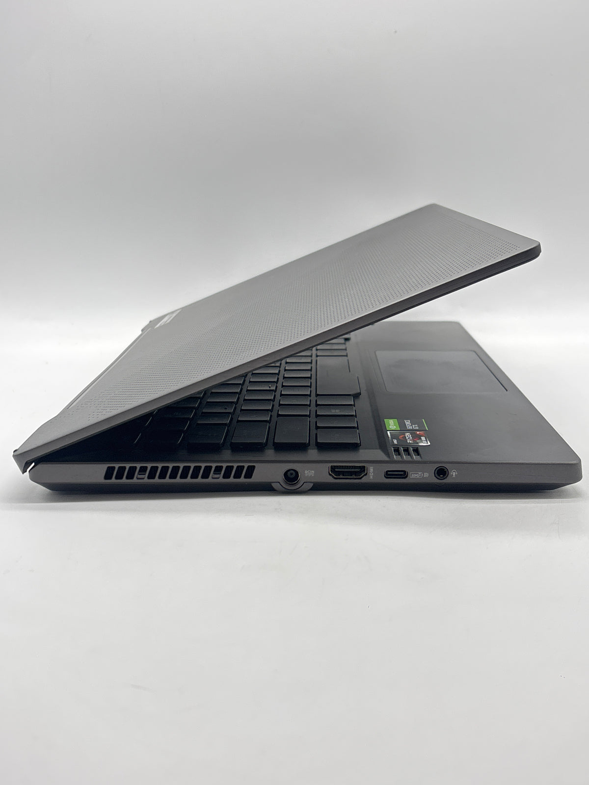 ASUS ROG Zephyrus G14 GA401I 14" AMD Ryzen 7 4800HS 8GB RAM 512GB SSD GTX 1650 Metallic Gray - Used