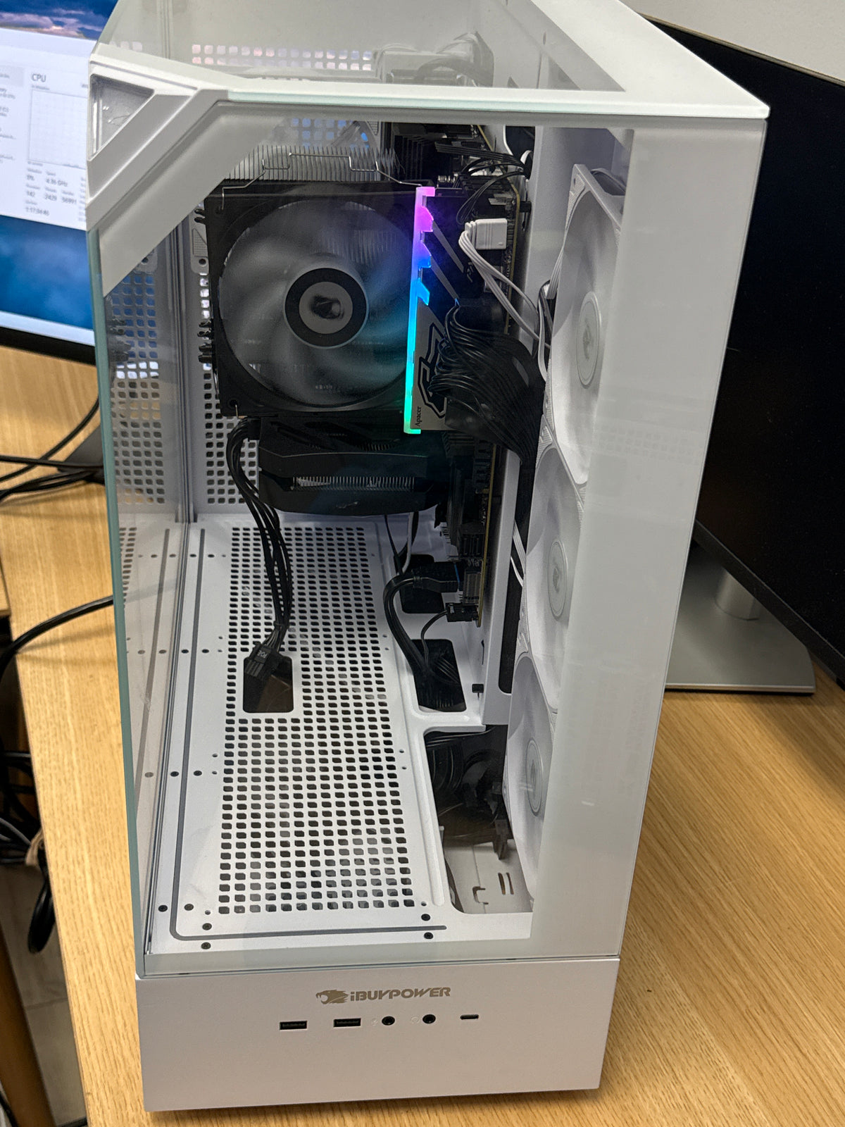 Custom Gaming PC Ryzen 7 8700F 16GB RAM 1TB SSD RTX 5060 8GB Win 11 - Used