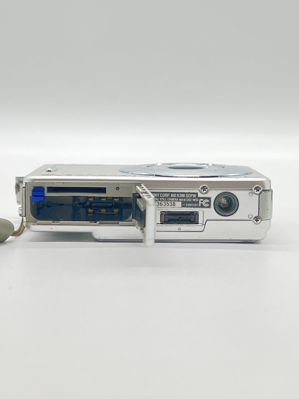 Sony Cyber-shot DSC-W50 Digital Camera 6.0MP Silver with Battery and Charger