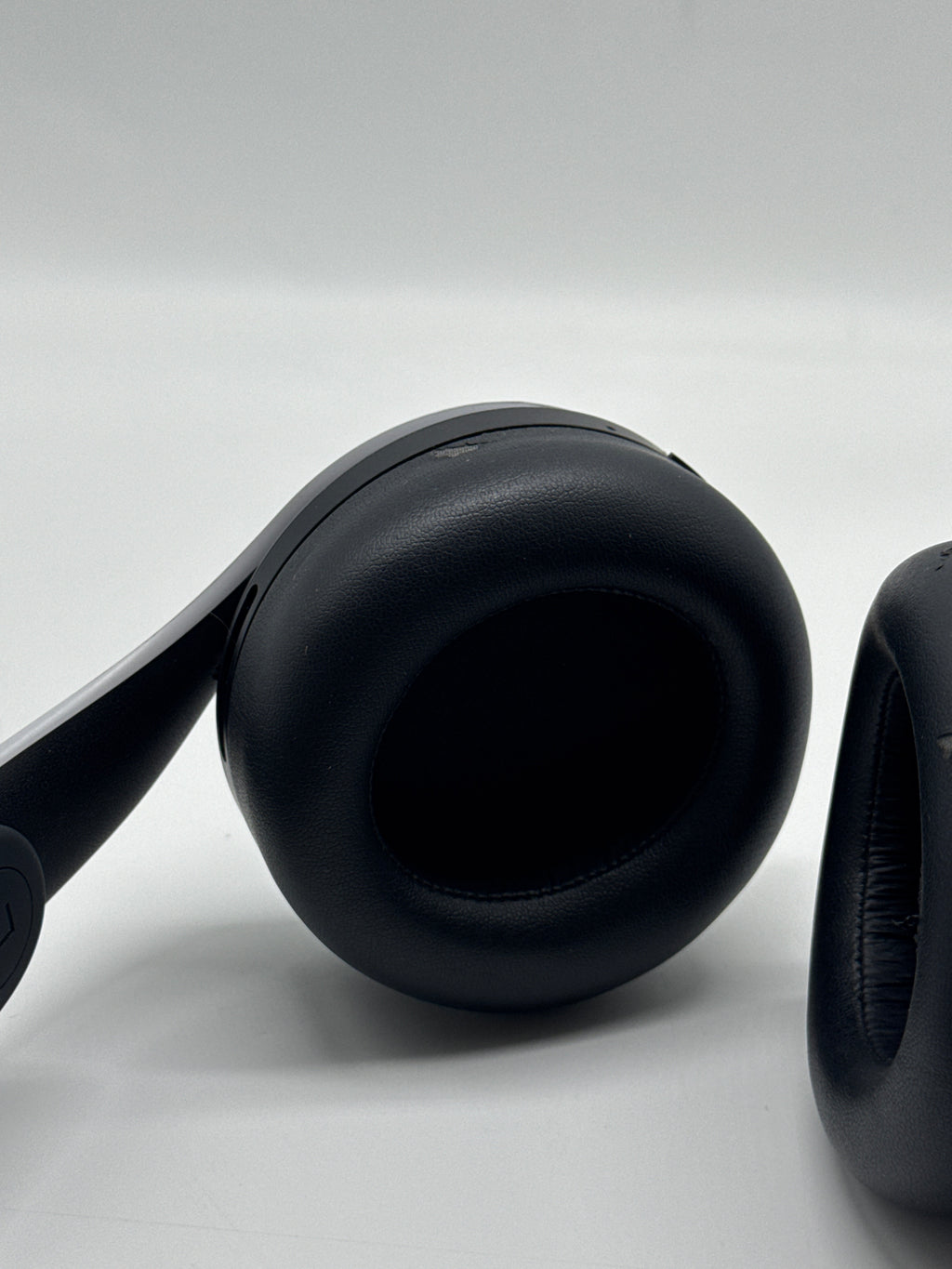 Sony PlayStation Pulse 3D Wireless Headset Black 3D Audio Mic - Used