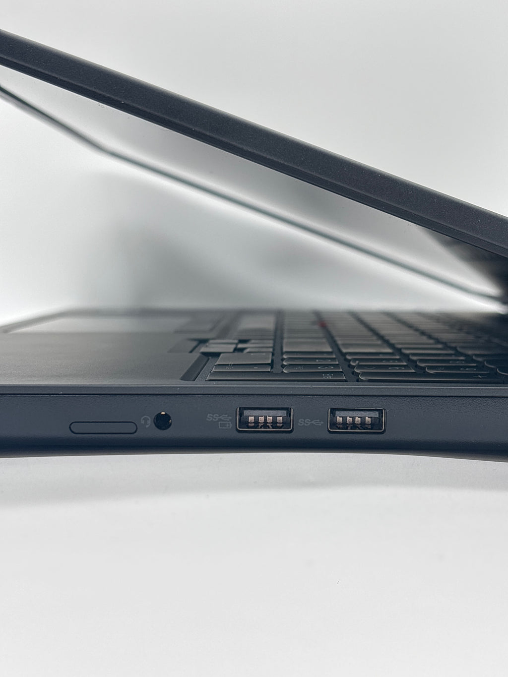 Lenovo ThinkPad P16v Gen 1 i7-13800H 32 GB RAM 512GB SSD RTX A1000 - For Parts (Read DESC)