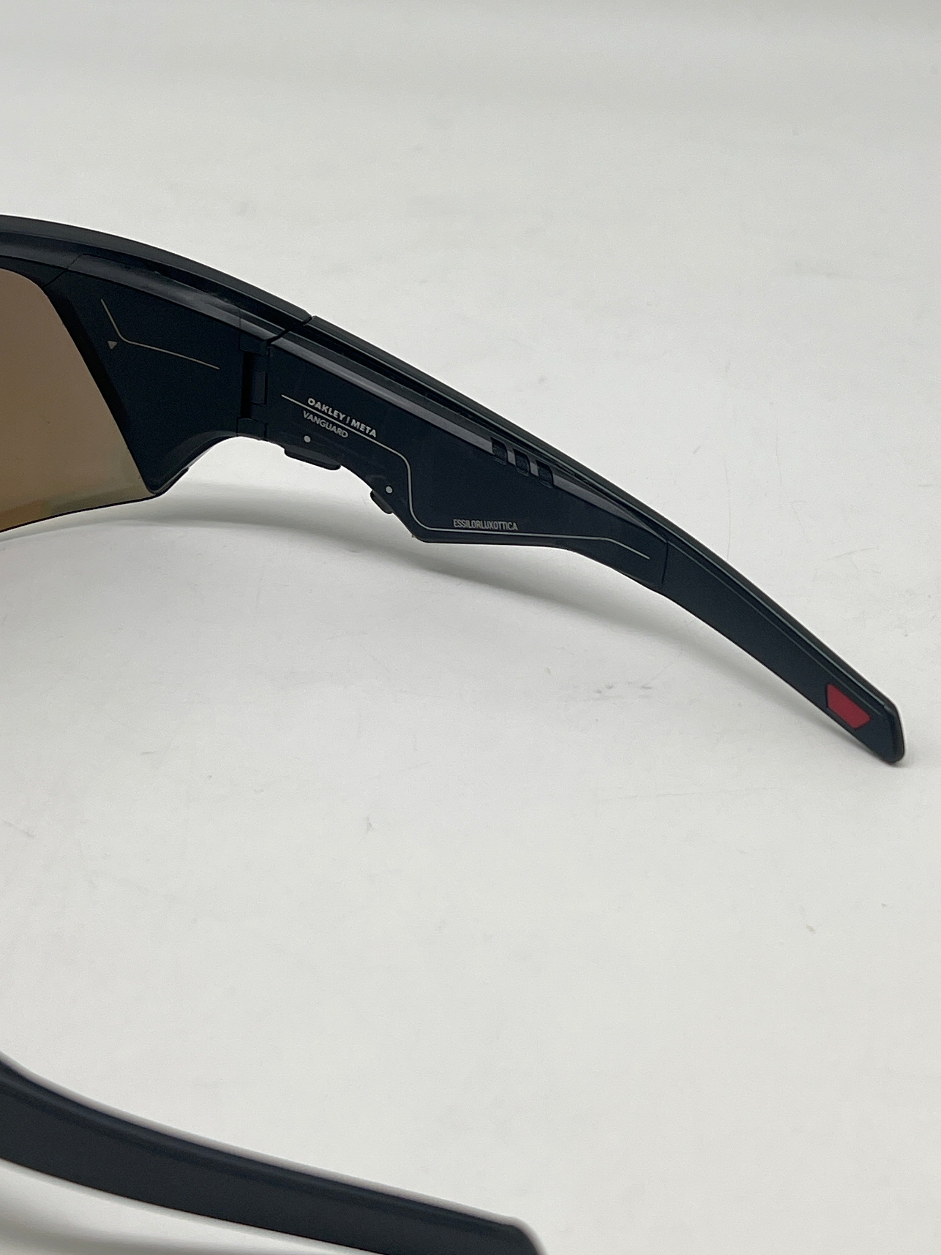 Oakley Meta Vanguard Black Frame Prizm 24K Lenses Smart Glasses W/o Case - Used