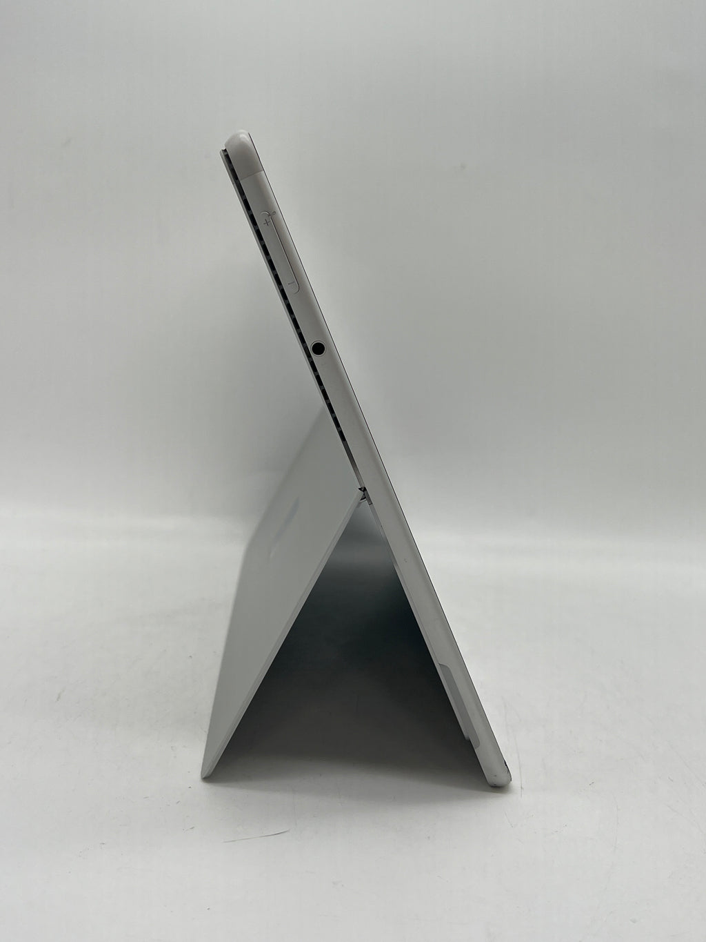 Microsoft Surface Pro 8 1982 i7-1185G7 16GB RAM 256GB SSD - Cracked screen